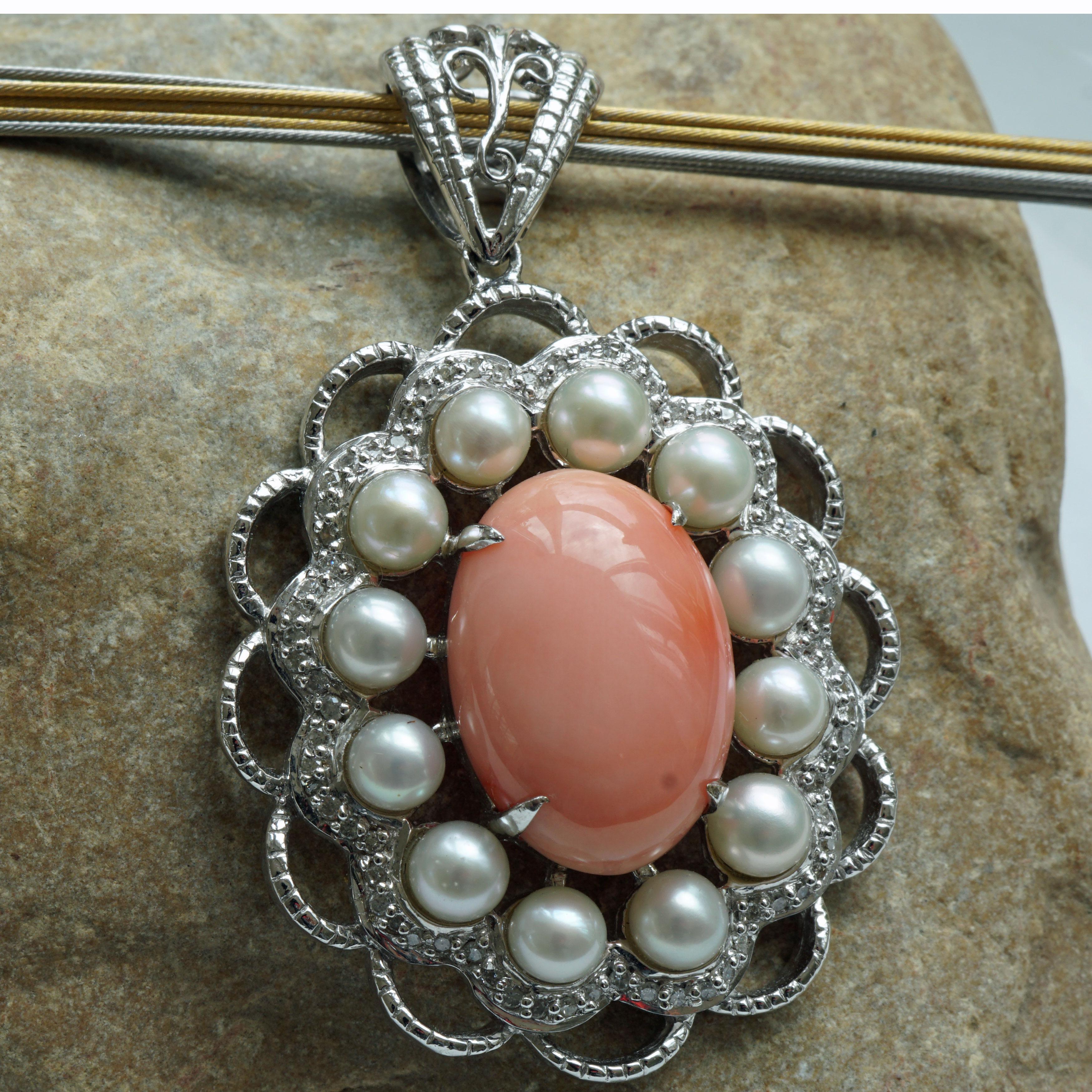 Baroque Revival Coral Brilliant Pendant 15 grams in 18 kt Gold like for Catherine the Great For Sale