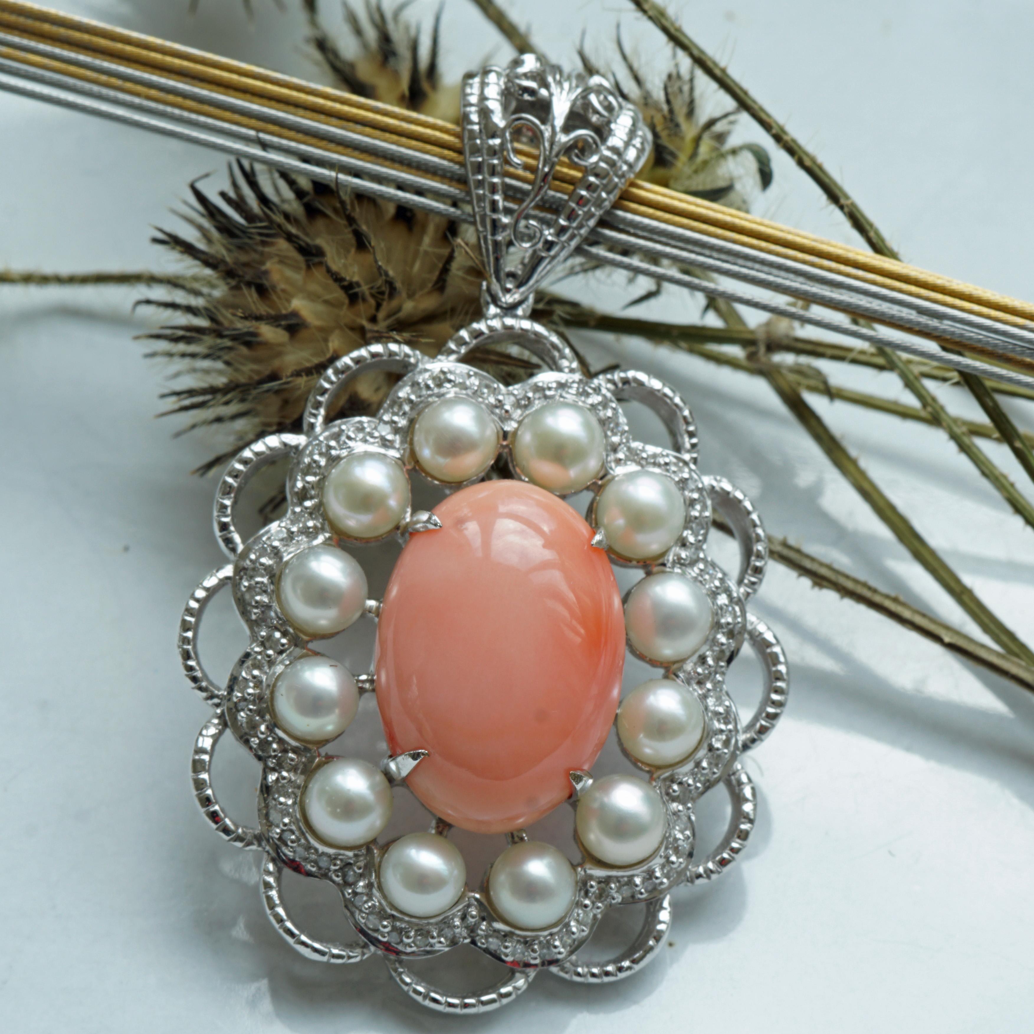 Brilliant Cut Coral Brilliant Pendant 15 grams in 18 kt Gold like for Catherine the Great For Sale