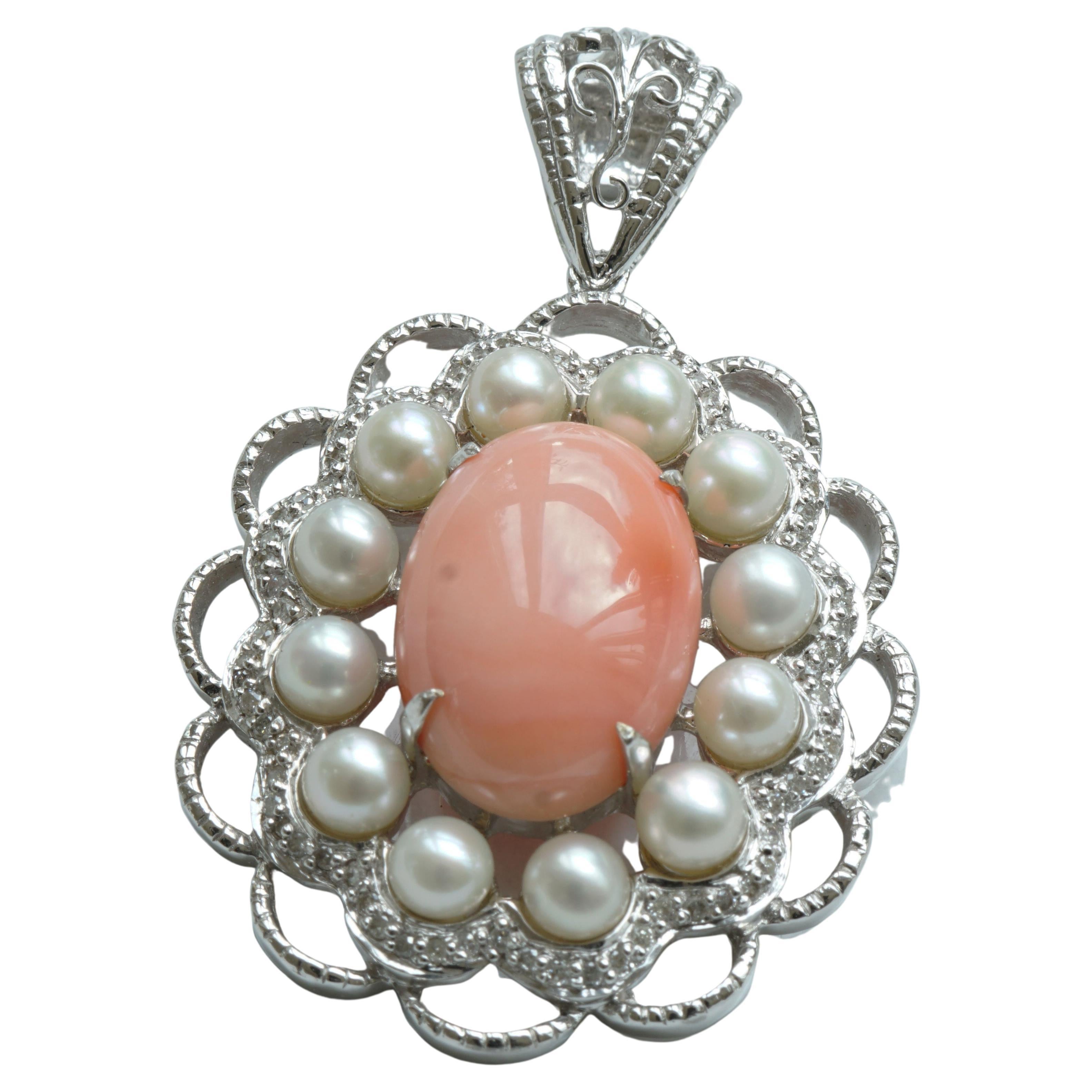 Coral Brilliant Pendant 15 grams in 18 kt Gold like for Catherine the Great For Sale