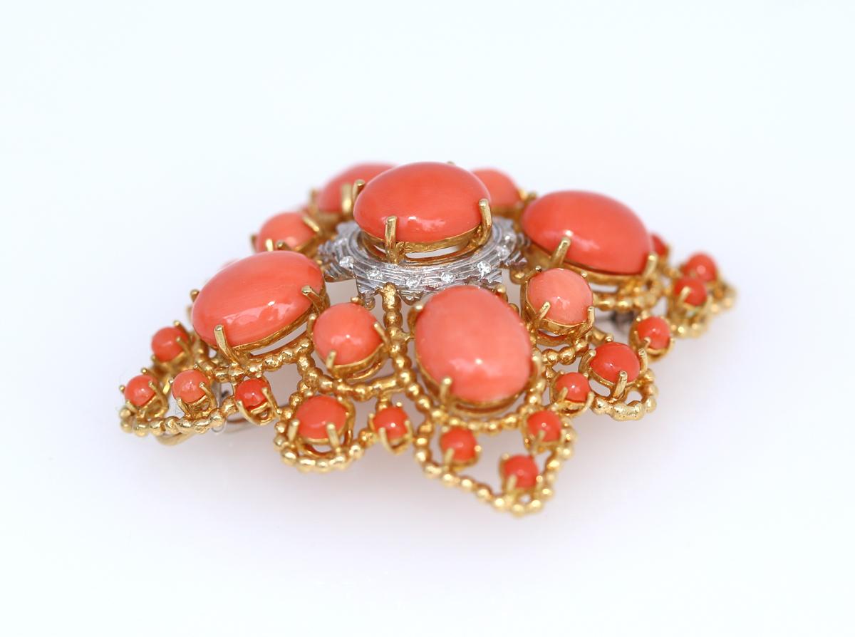 Fine and massive Coral Brooch. Signed 18K Gold, Toliro, Italy. A really bright item perfect for a jewelry collection and wearing with style. The brooch was created right after the World War 2, the time when colors and hopes for the new life were