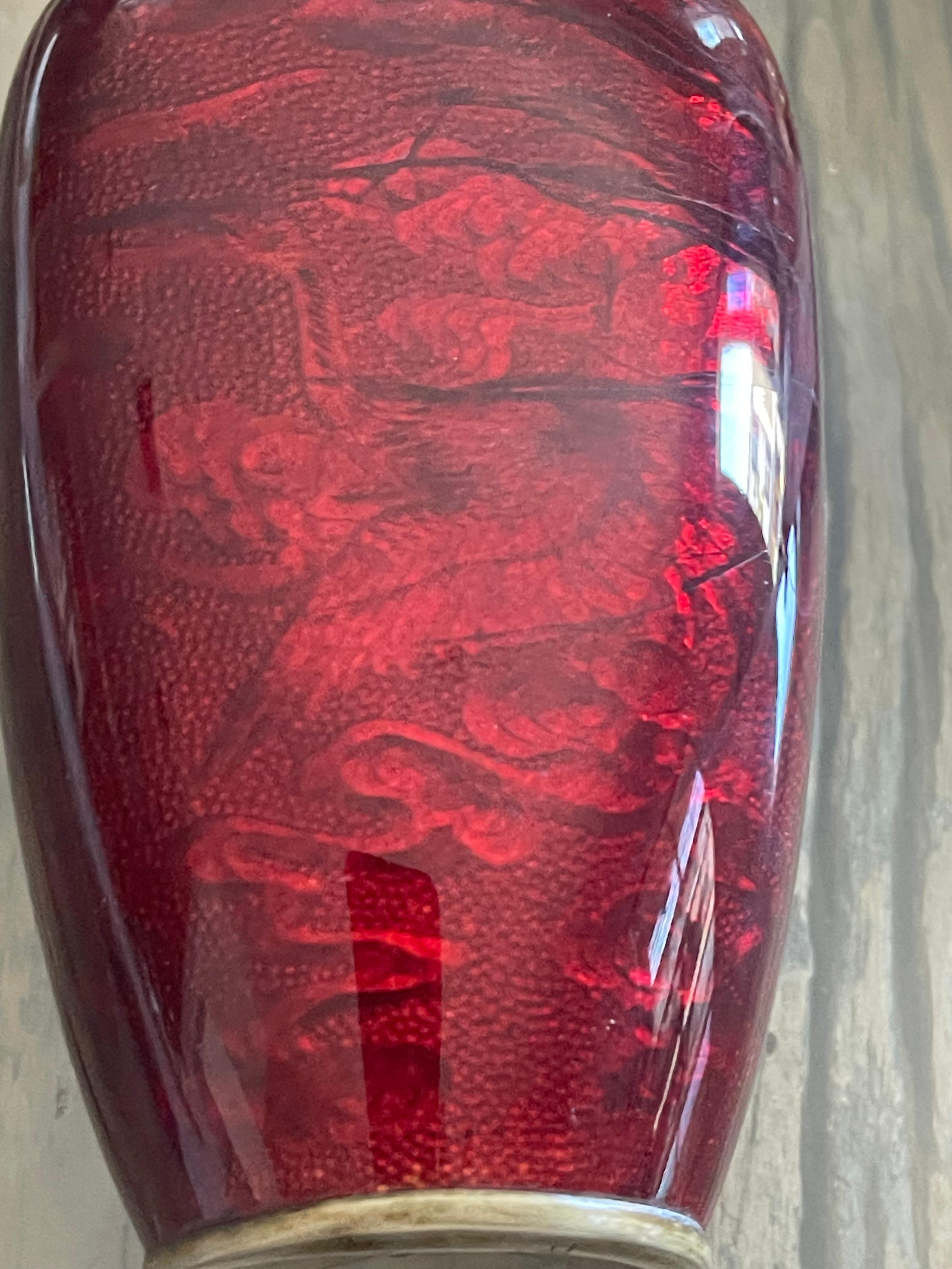 Milieu du XXe siècle Coral Branch with Shell in. Japanese Red Enamel Vase en vente