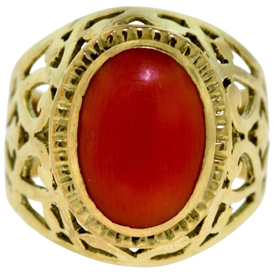 Coral Cabochon in 18 Karat Yellow Gold Solitaire Ring