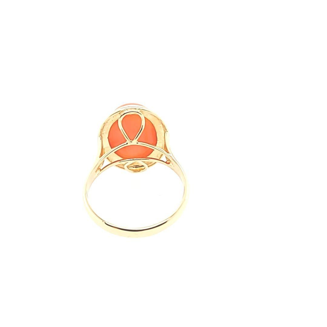 Coral Cabochon Ring in Yellow Gold 1