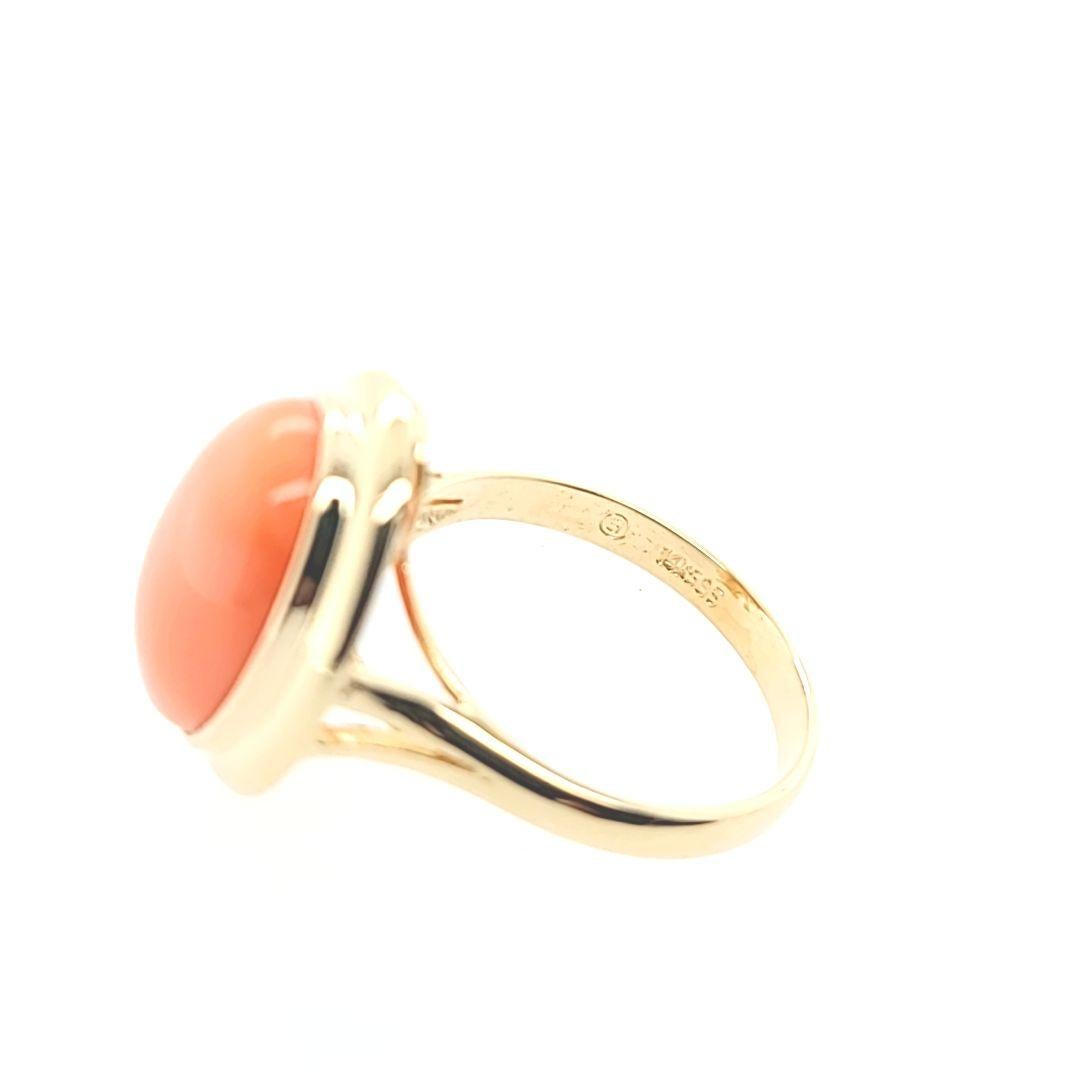 Coral Cabochon Ring in Yellow Gold 2