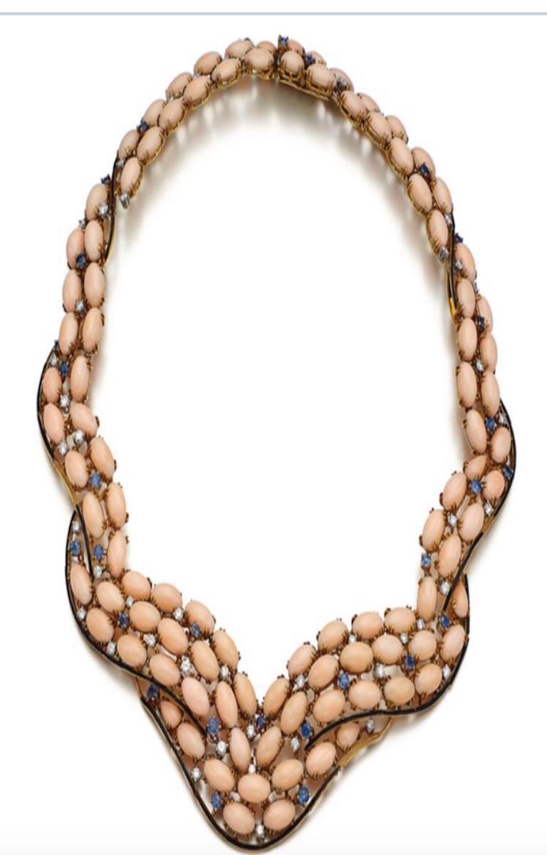 Coral Cabochons Necklace signed scavia In Excellent Condition For Sale In New York, US