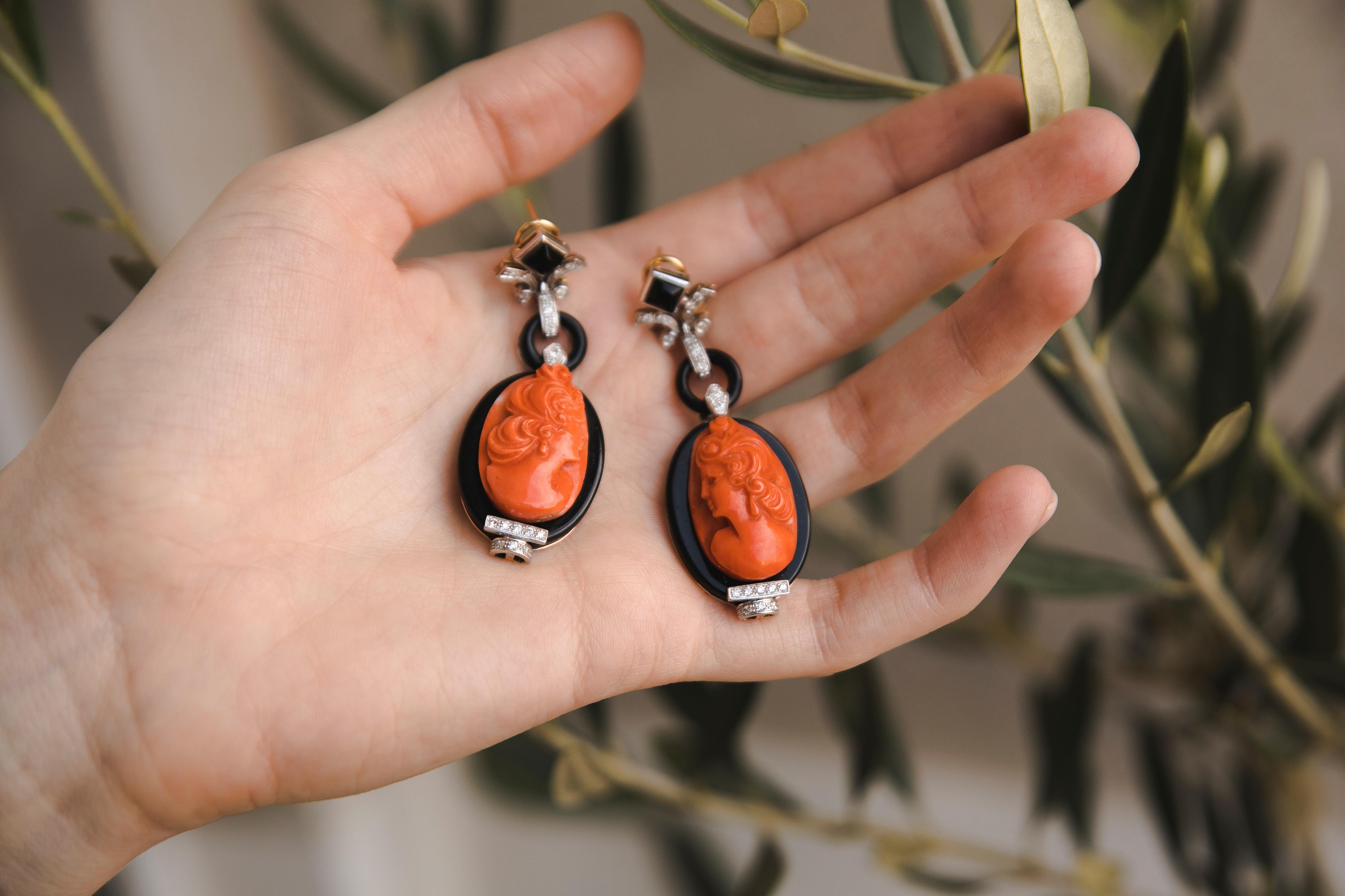 Coral Cameo Onyx Diamonds White Gold Earrings, 1930es In Good Condition In Herzelia, Tel Aviv