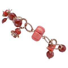 Bracciale in corallo, corniola e retrò