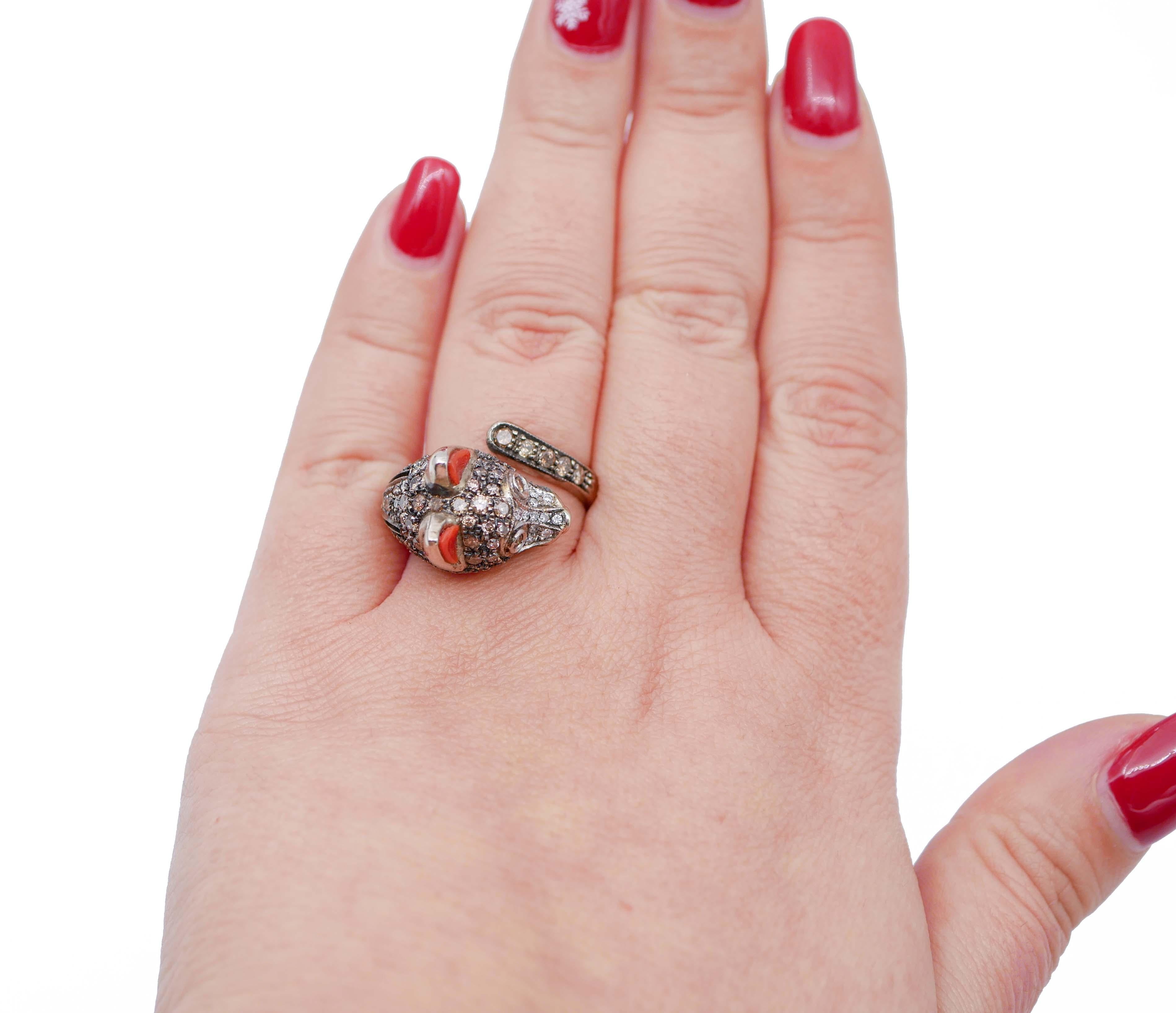 Coral, Chocolate Brown Diamonds, 14 Karat White Gold Wolf Ring In Good Condition In Marcianise, Marcianise (CE)