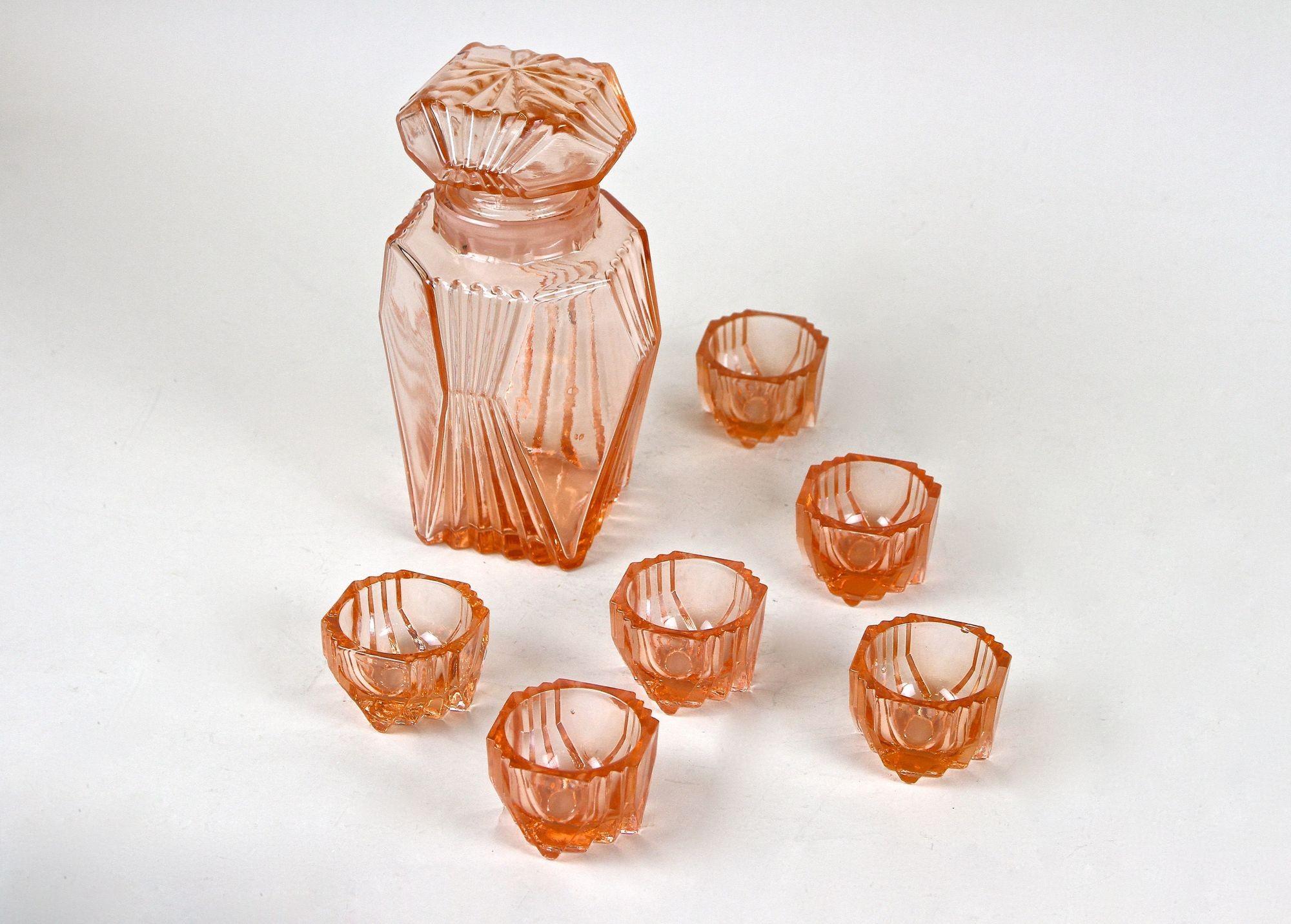 Coral Colored Art Deco Glass Decanter Set With 6 Shot Glasses, Austria ca. 1920 For Sale 14