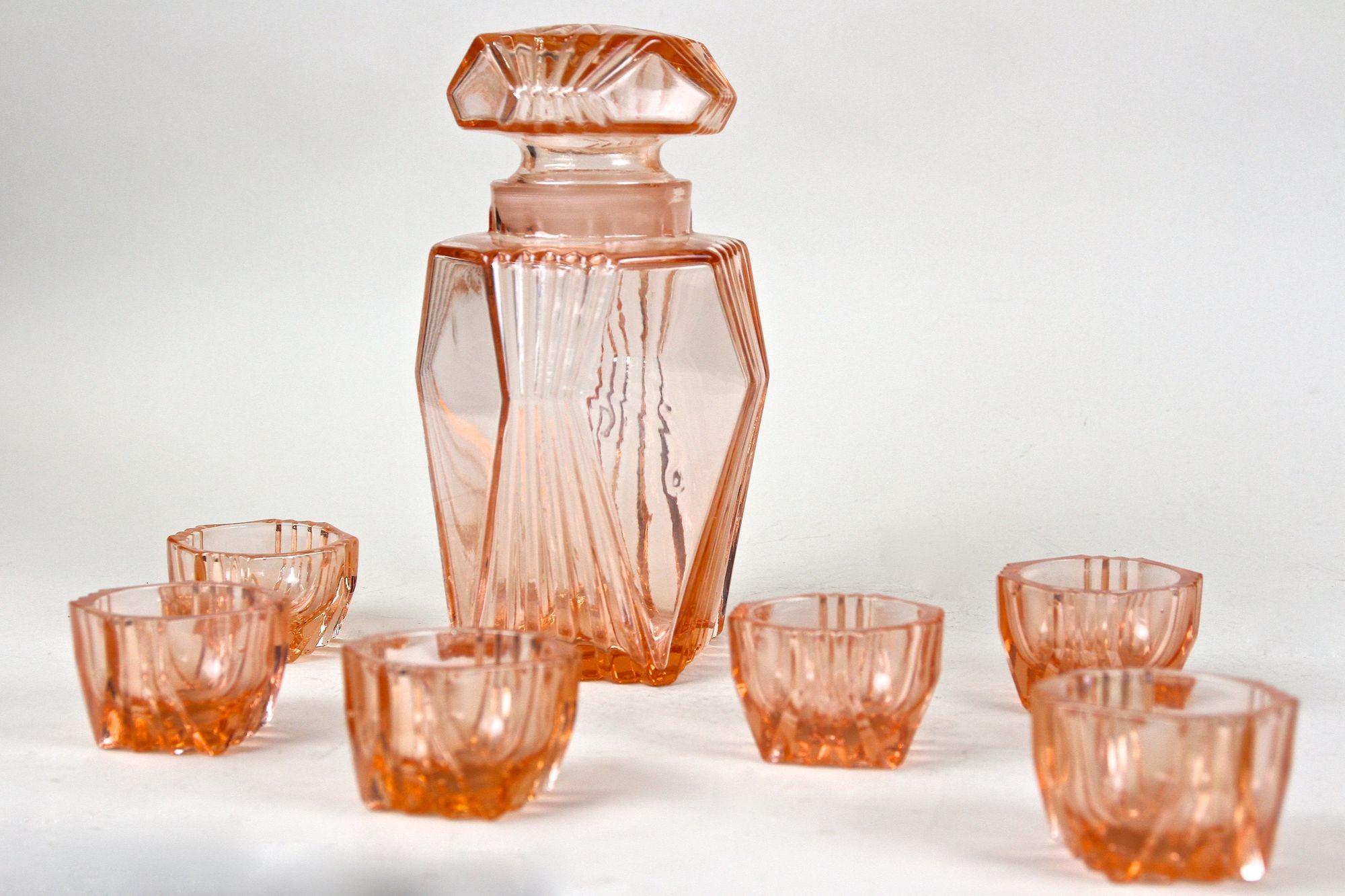 Ensemble de carafes à décanter en verre Art Déco de couleur corail avec 6 verres, Autriche, vers 1920 en vente 14