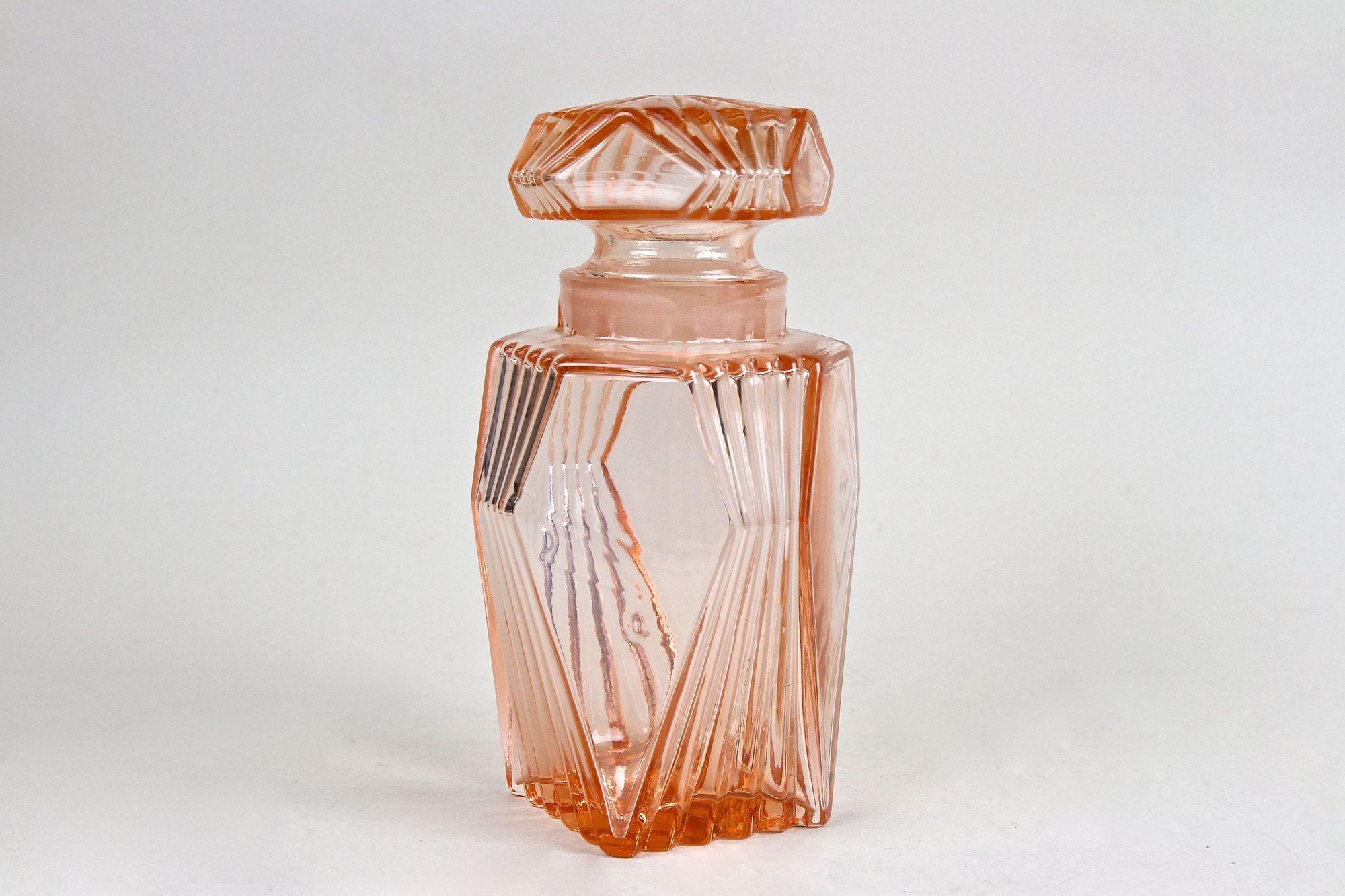 Ensemble de carafes à décanter en verre Art Déco de couleur corail avec 6 verres, Autriche, vers 1920 Bon état - En vente à Lichtenberg, AT