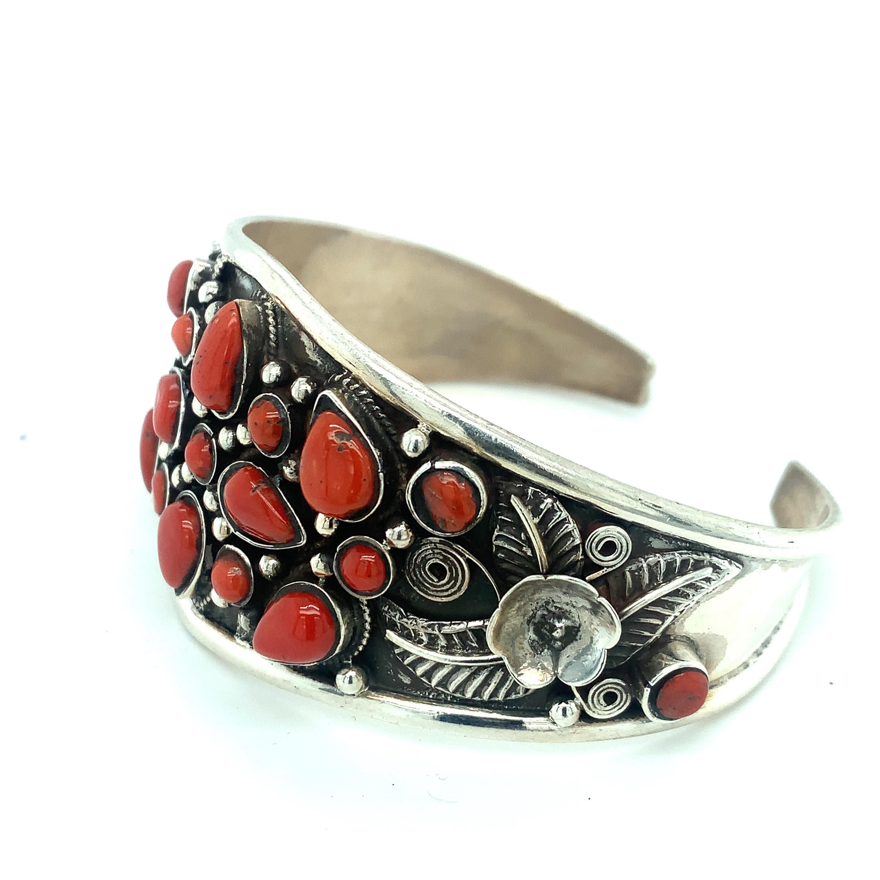 Coral Cuff Bracelet In New Condition For Sale In Trumbull, CT