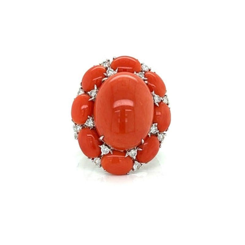 Taille ovale Bague en corail, diamants et or blanc 18 carats en vente