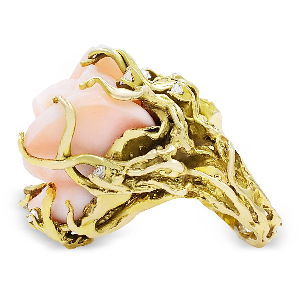 Handmade natural coral yellow gold ring. 

7 Round Diamonds 0.21cts

Gold: 14K Yellow 