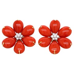 Orecchini a fiore in oro con diamante e corallo