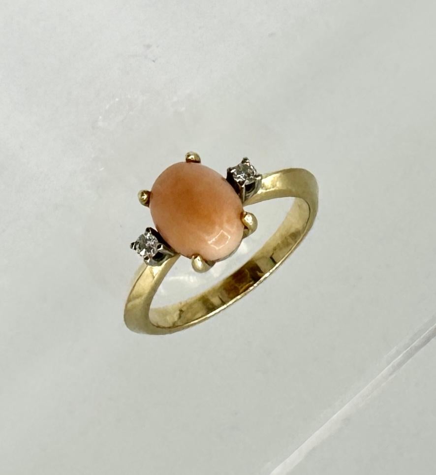 Women's Coral Diamond Ring 14 Karat Gold Salmon Coral Brilliant Cut Diamonds For Sale