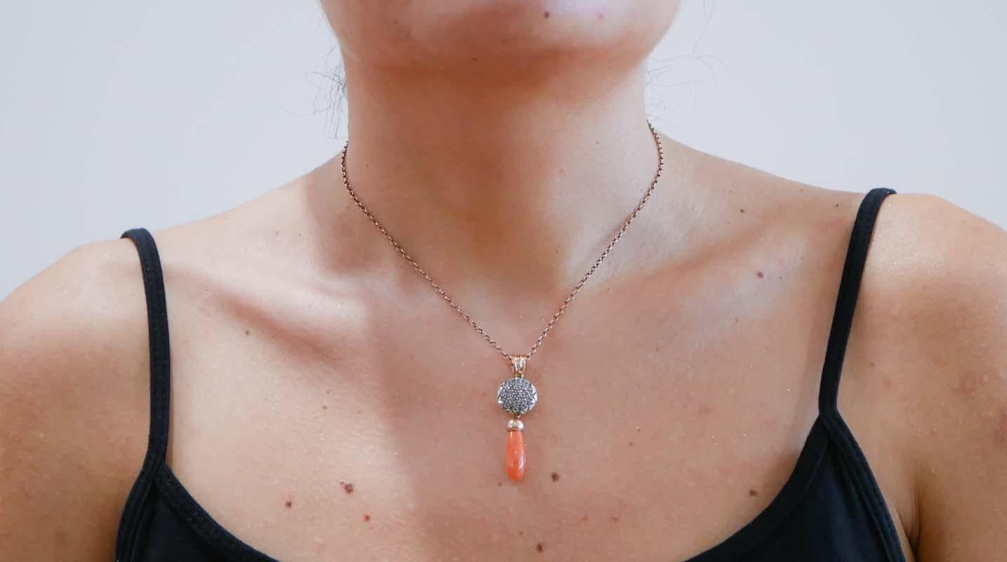 Ciondolo in corallo, diamanti, oro rosa 14 carati e argento. In condizioni buone in vendita a Marcianise, Marcianise (CE)