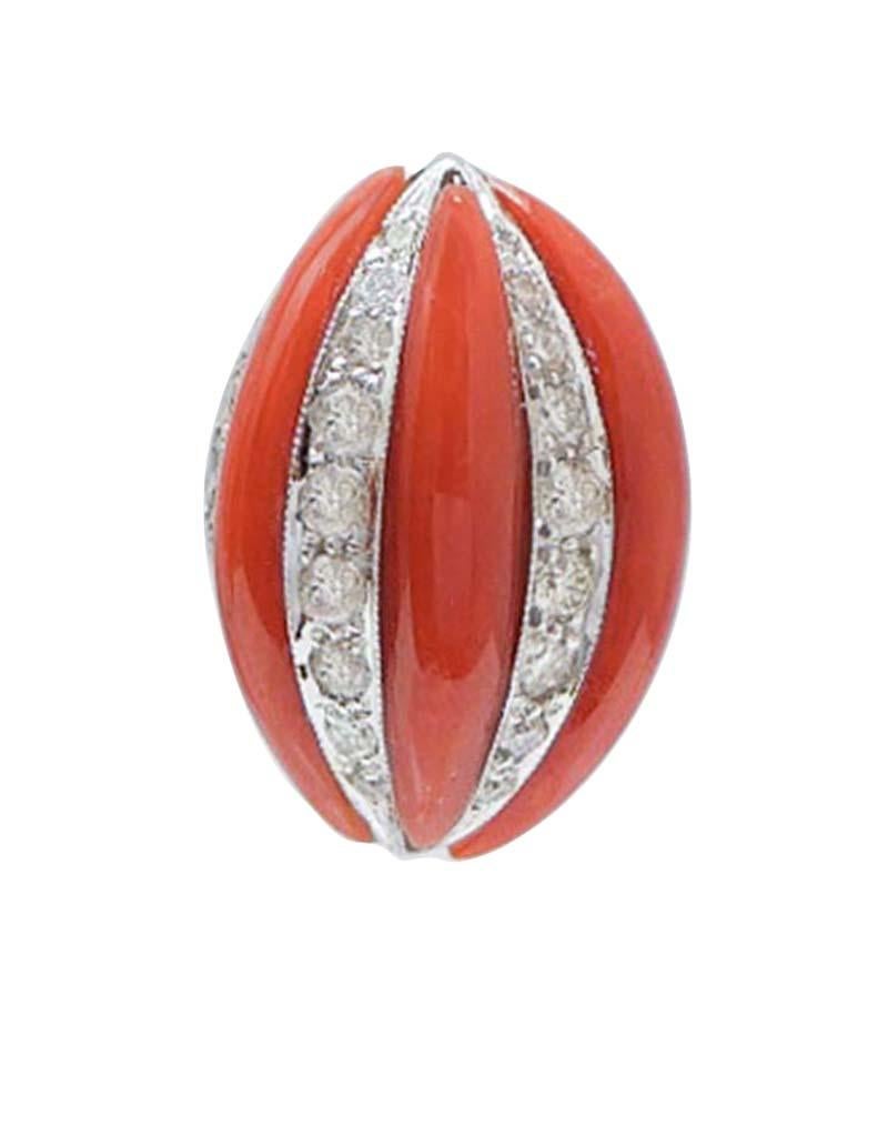 Incredibili orecchini in oro bianco 14 kt con struttura montata con diamanti alternati a corallo.
Questi orecchini sono stati realizzati totalmente a mano da maestri orafi italiani e sono in perfette condizioni.
Diamanti 1,89 ct
Corallo 1.80 gr
Peso