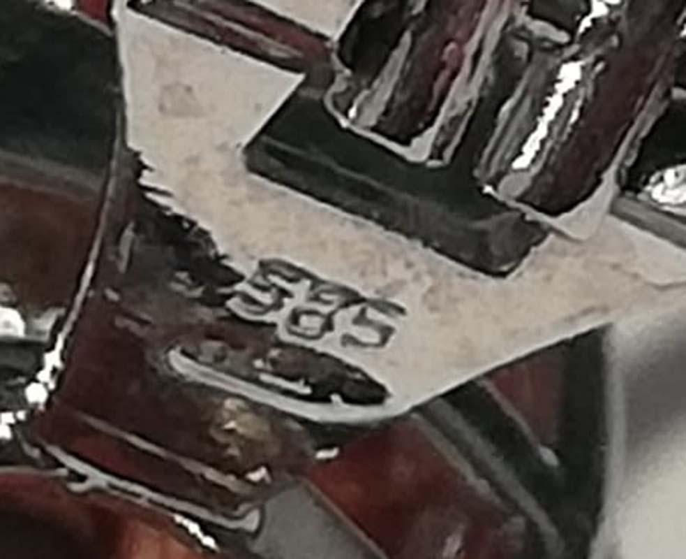 Donna Corallo, diamanti, oro bianco 14 carati Orecchini. in vendita