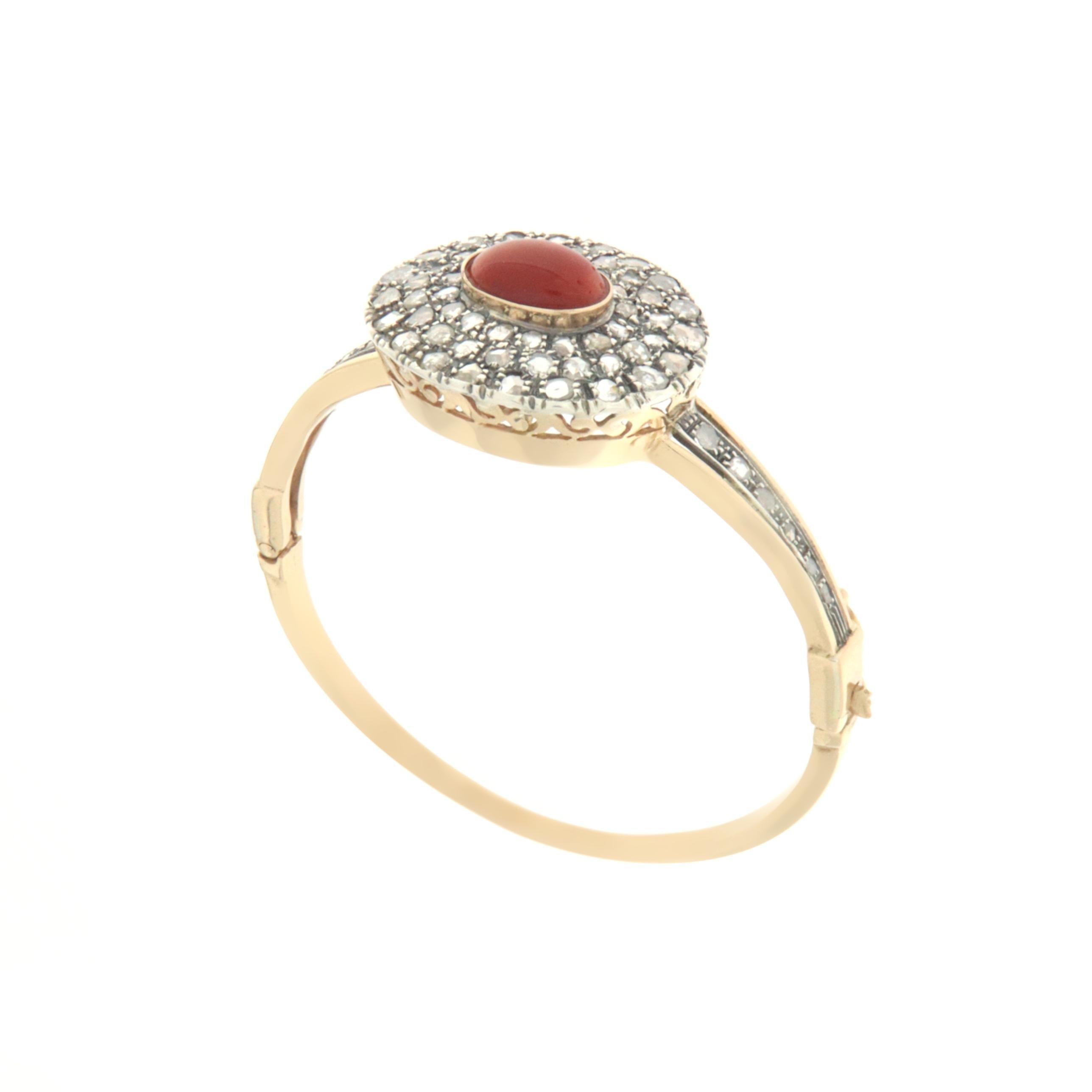 Coral Diamonds 14 Karat Yellow Gold Bangle Bracelet In New Condition For Sale In Marcianise, IT