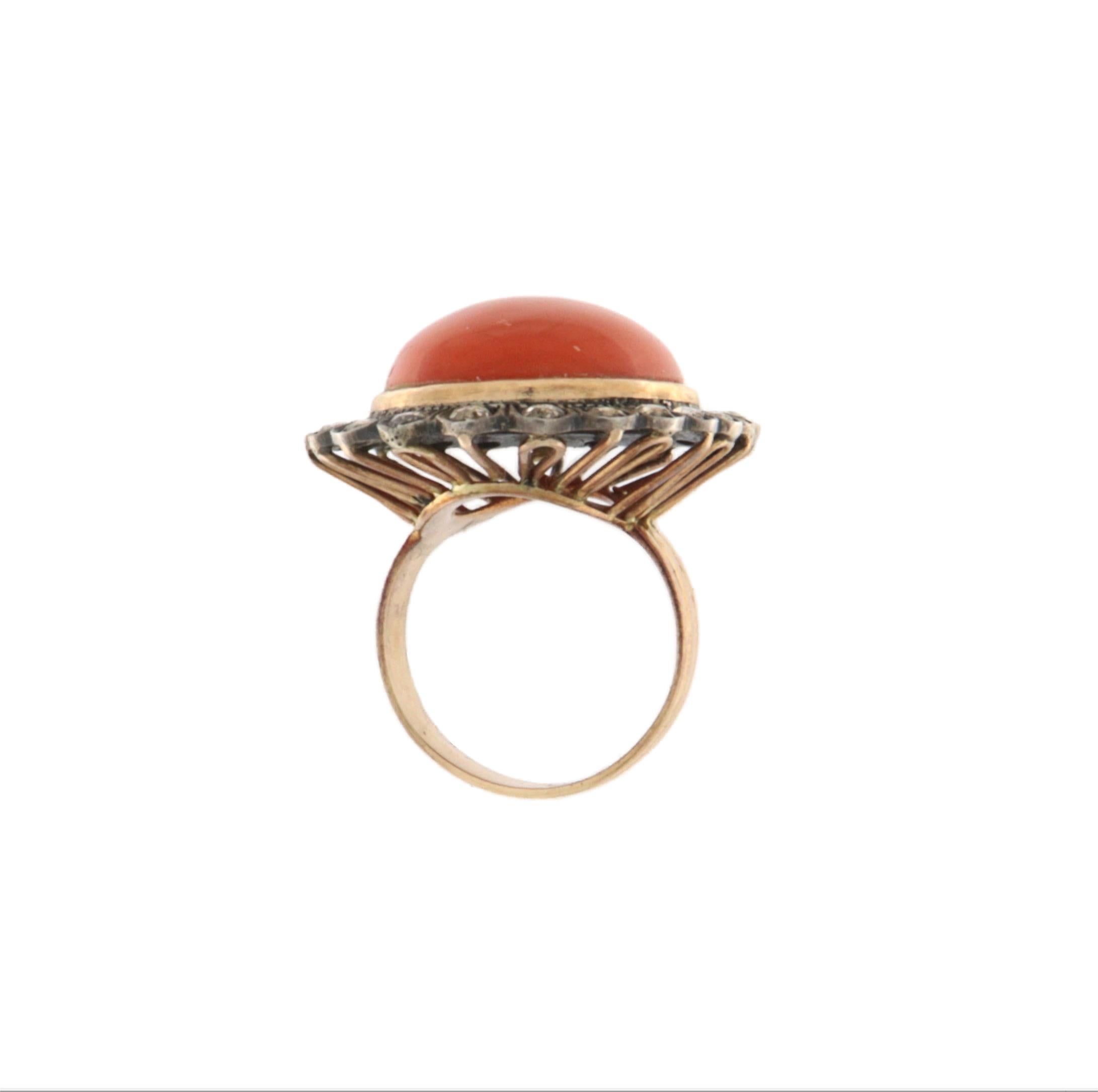Taille brillant Bague cocktail en or jaune 14 carats avec diamants et corail en vente