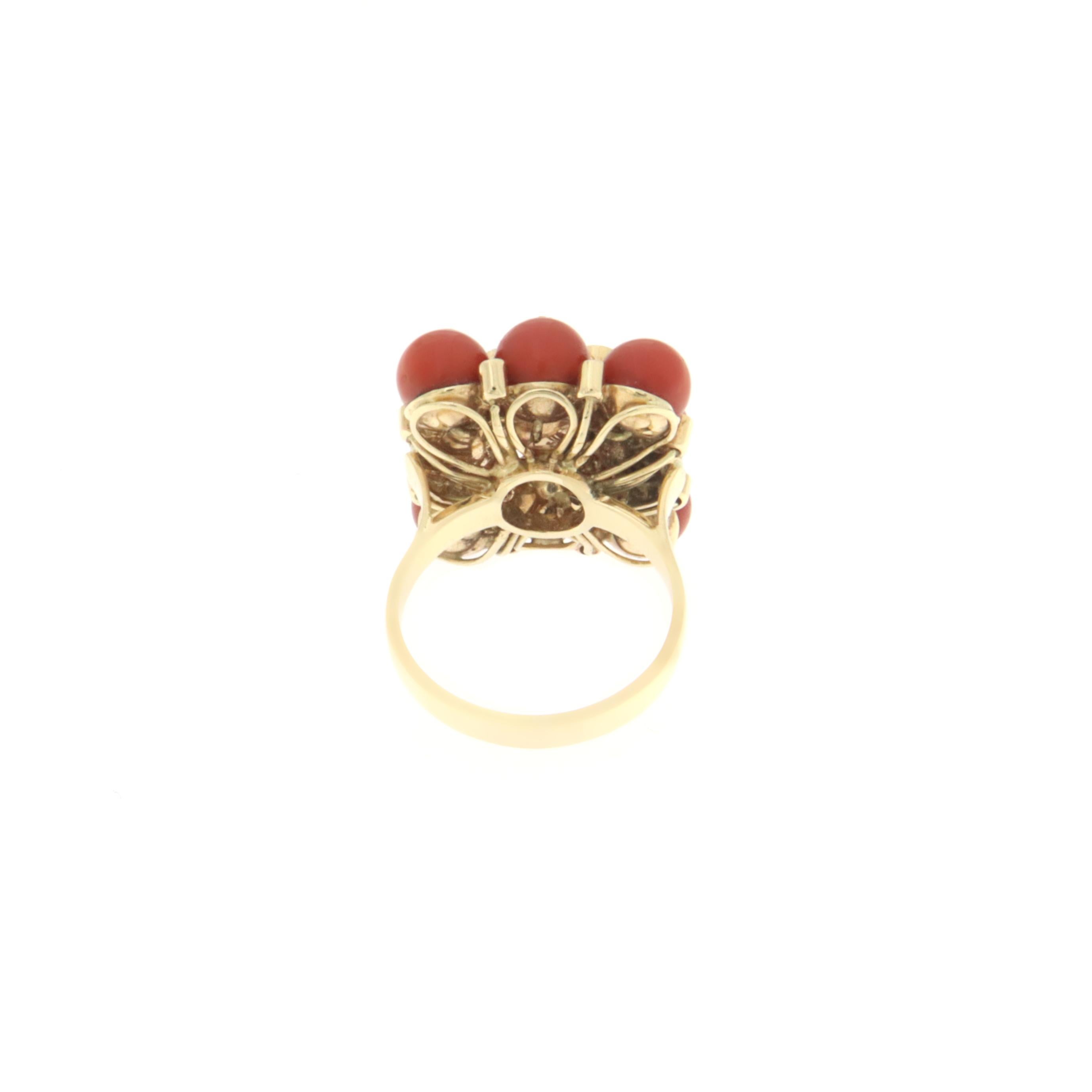Coral Diamonds 14 Karat Yellow Gold Cocktail Ring In New Condition For Sale In Marcianise, IT