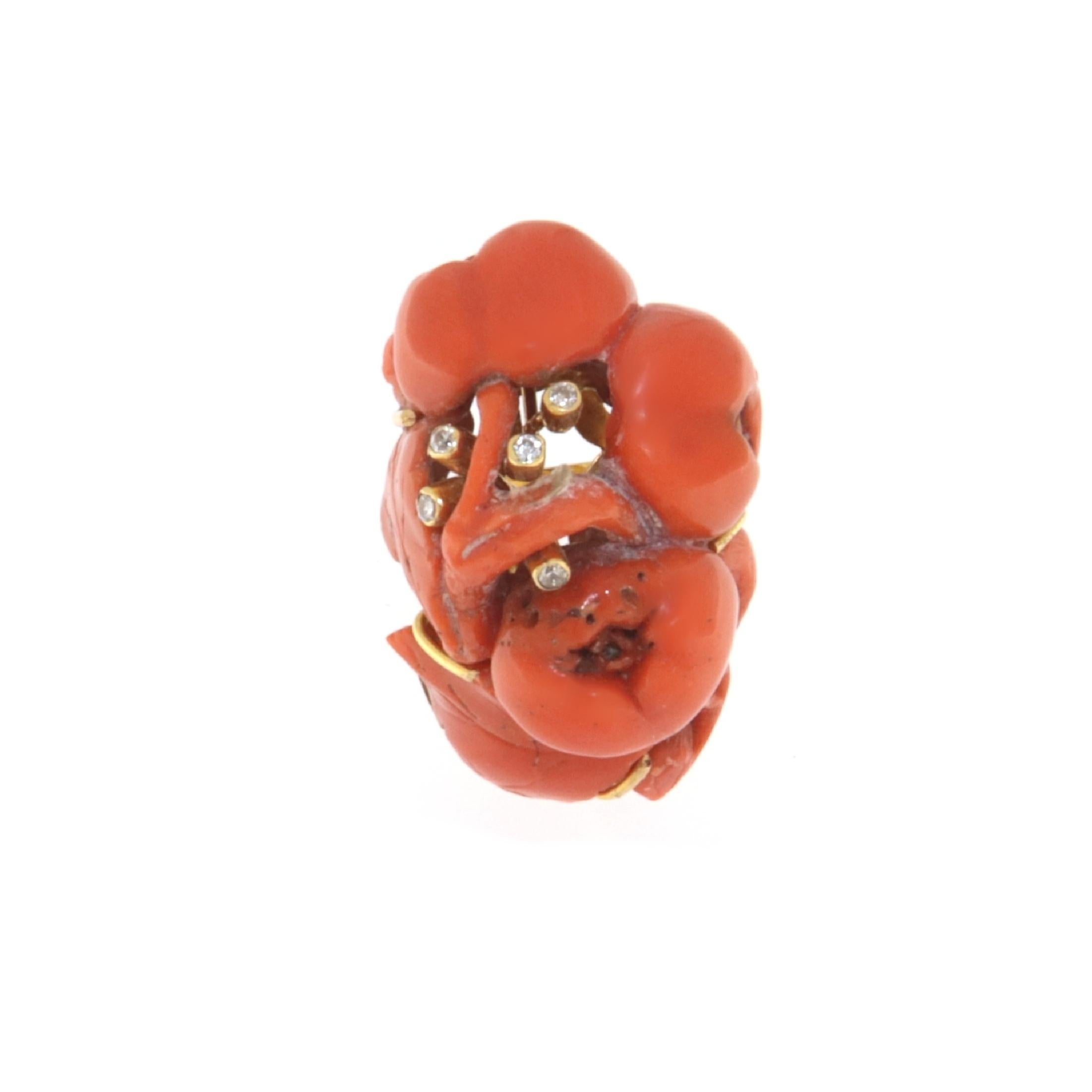 Coral Diamonds 14 Karat Yellow Gold Cocktail Ring In New Condition For Sale In Marcianise, IT