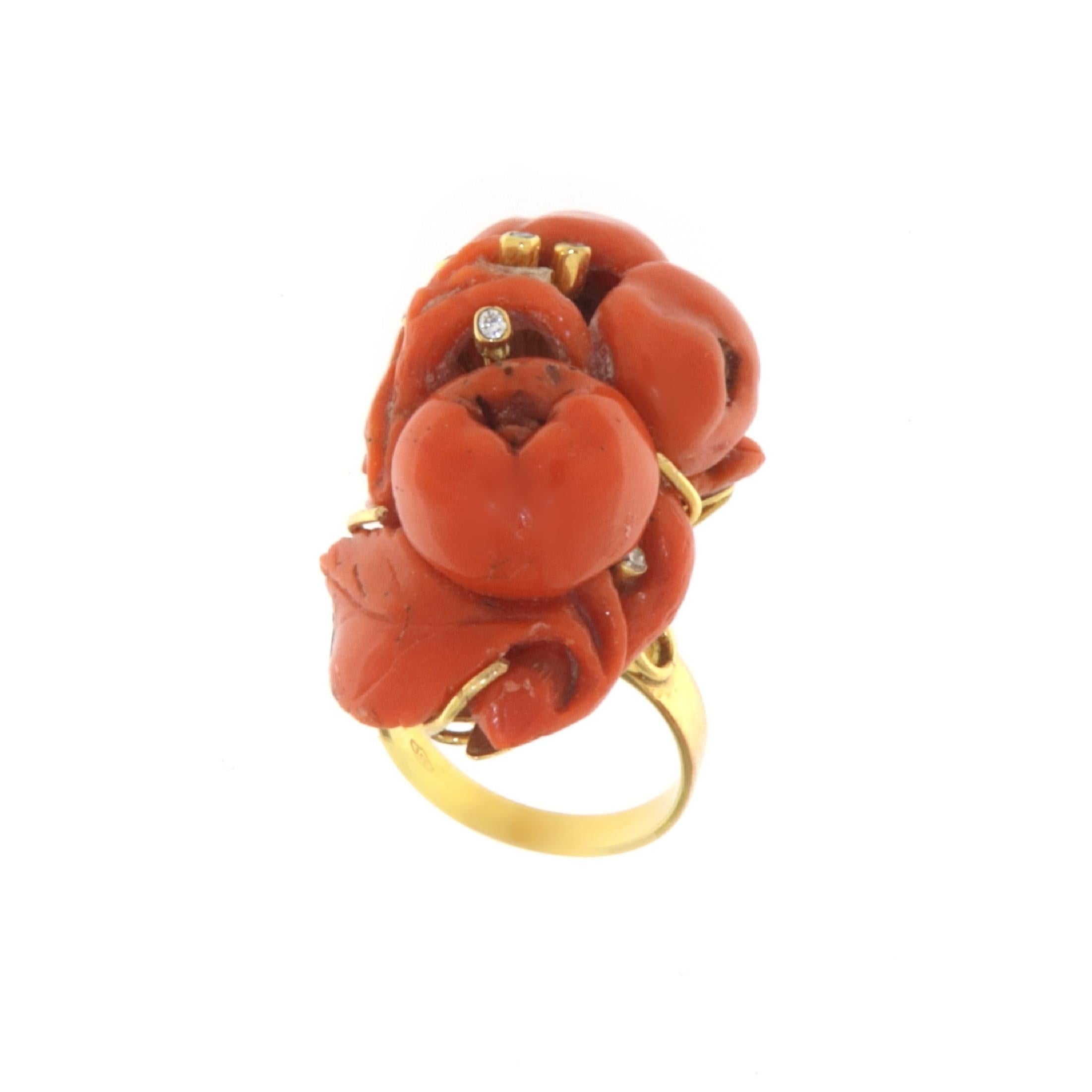 Women's Coral Diamonds 14 Karat Yellow Gold Cocktail Ring For Sale