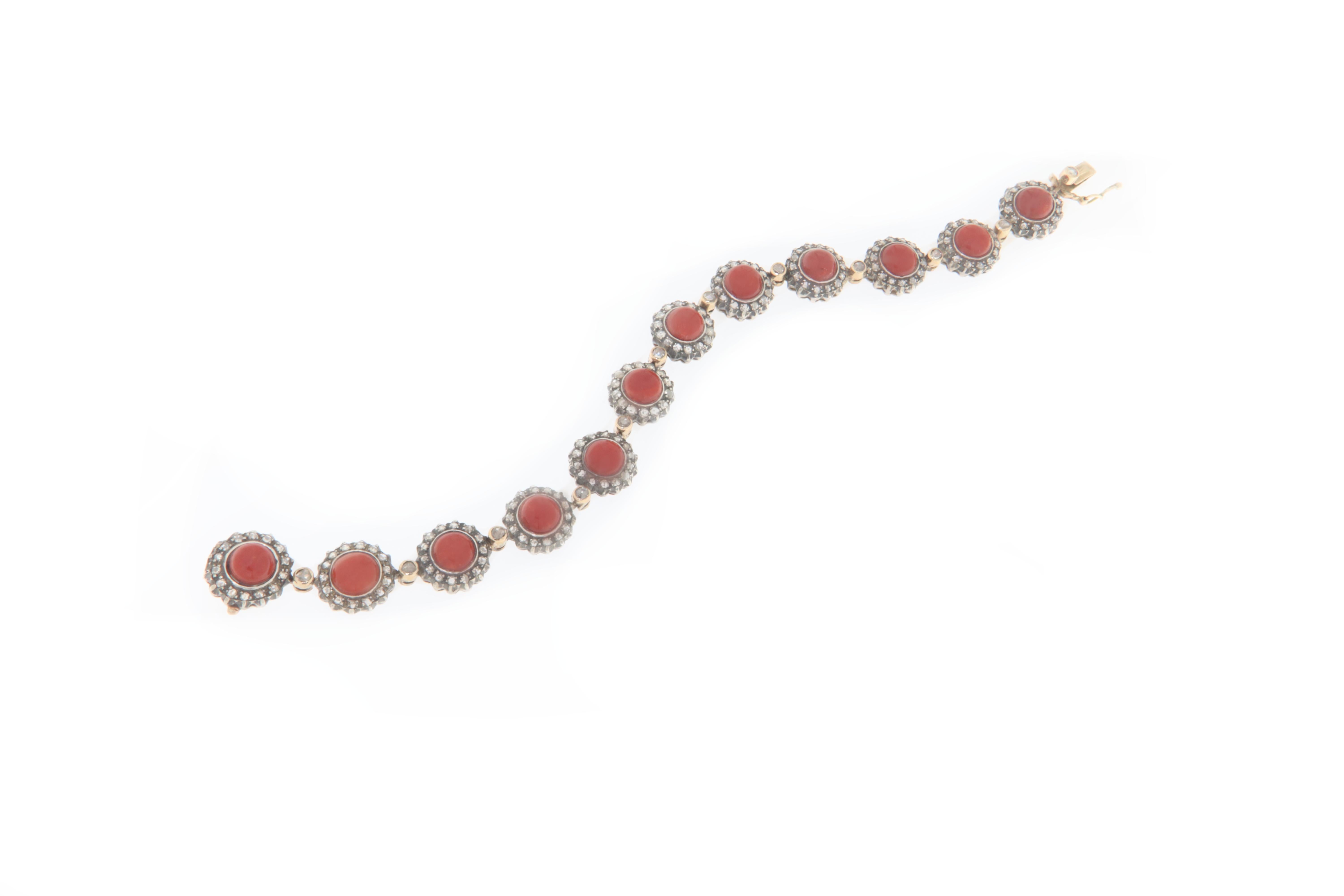 This extraordinary bracelet is a unique piece of high-quality craftsmanship, made from 14-karat yellow gold and 800-millesimal silver. The classic and timeless design of this bracelet is enhanced by the precious combination of old-cut diamonds and