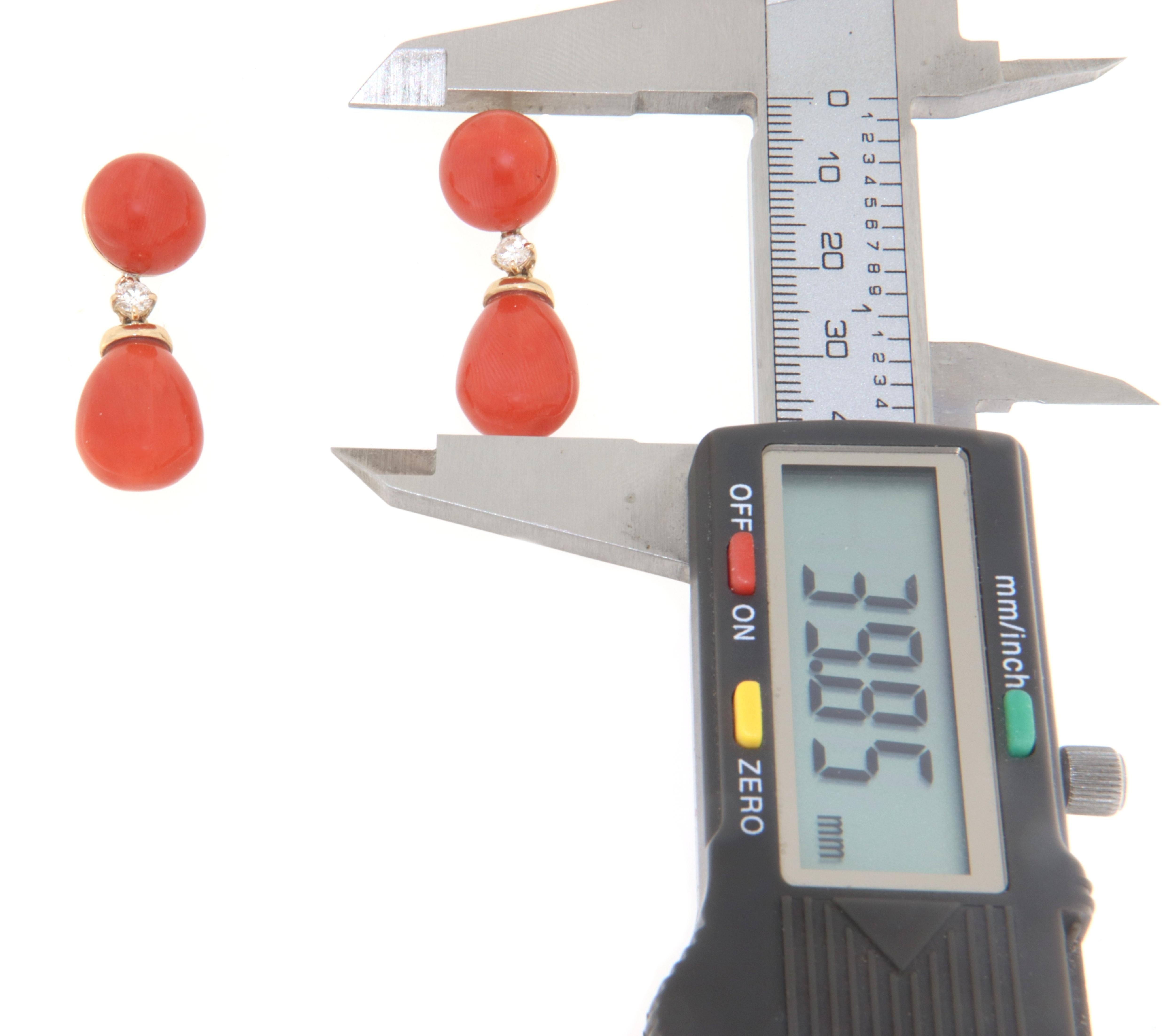 Pendientes de gota de oro amarillo de 14 quilates con diamantes de coral Corte brillante en venta
