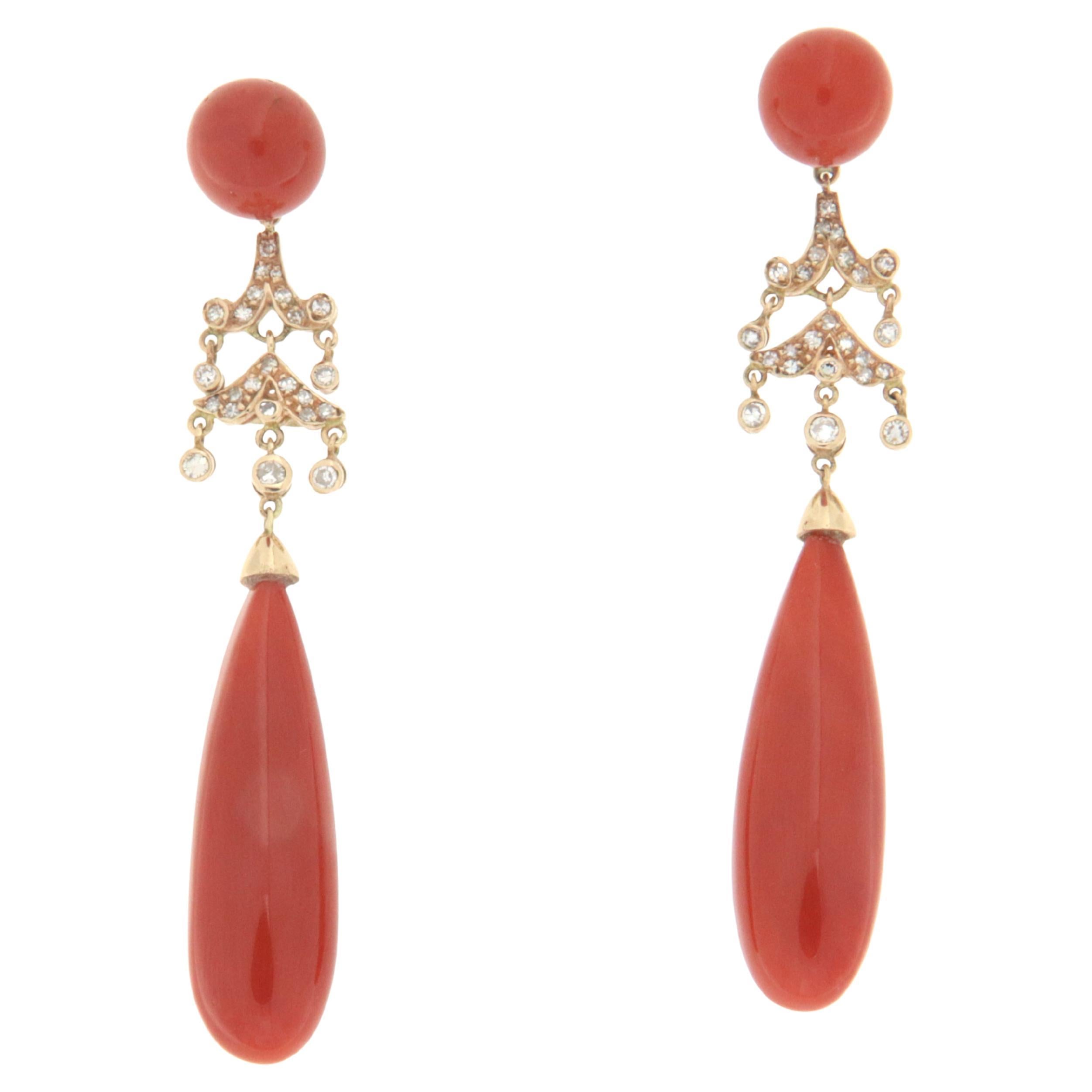 Boucles d'oreilles pendantes en or jaune 14 carats avec corail et diamants