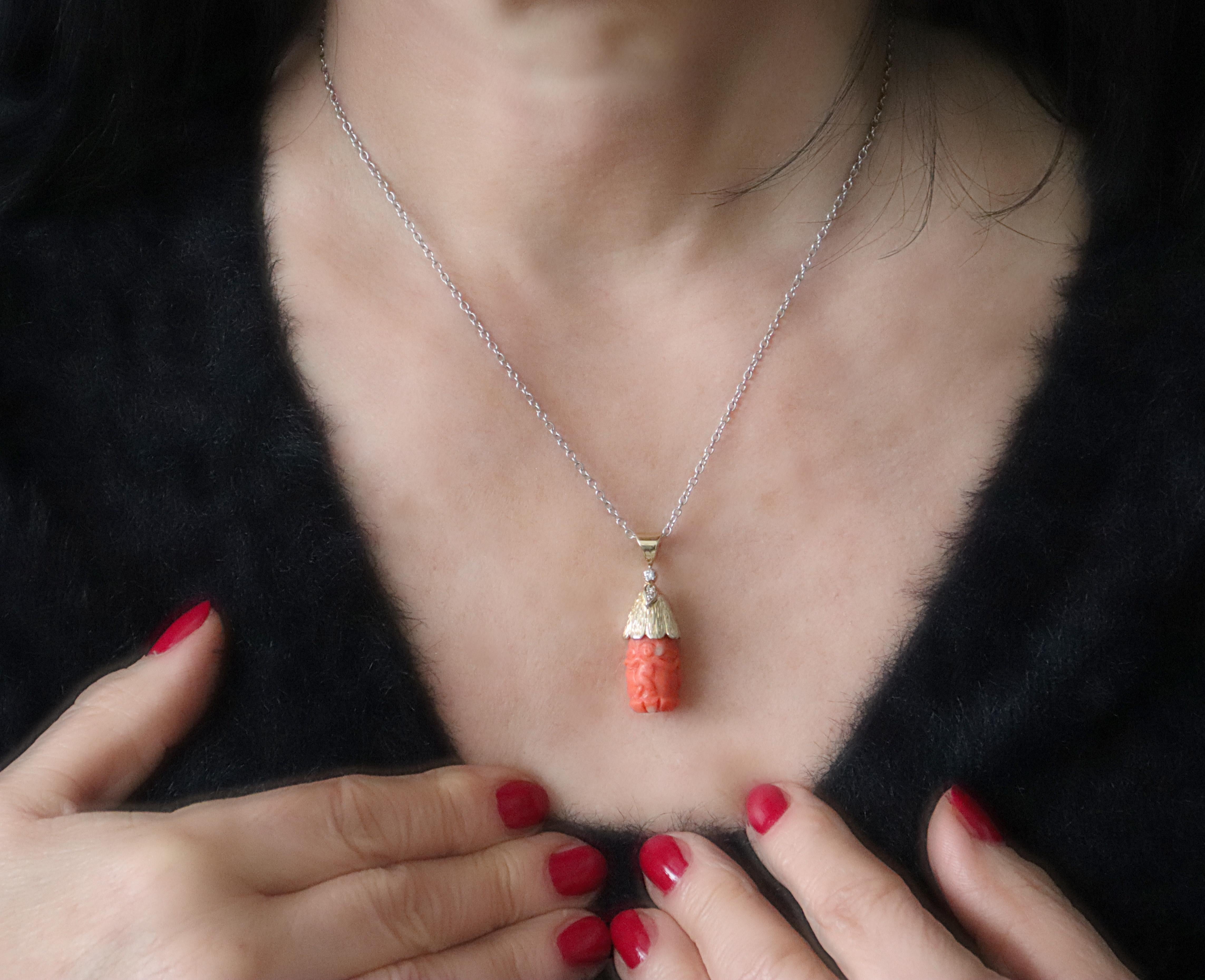 Collier à pendentif en or jaune 14 carats avec diamants et corail en vente 4