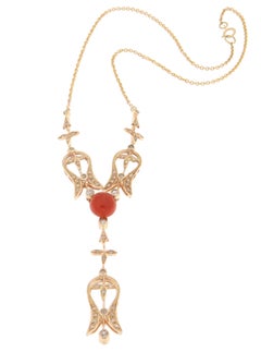 Collana con ciondolo in oro giallo 14 carati e diamanti di corallo