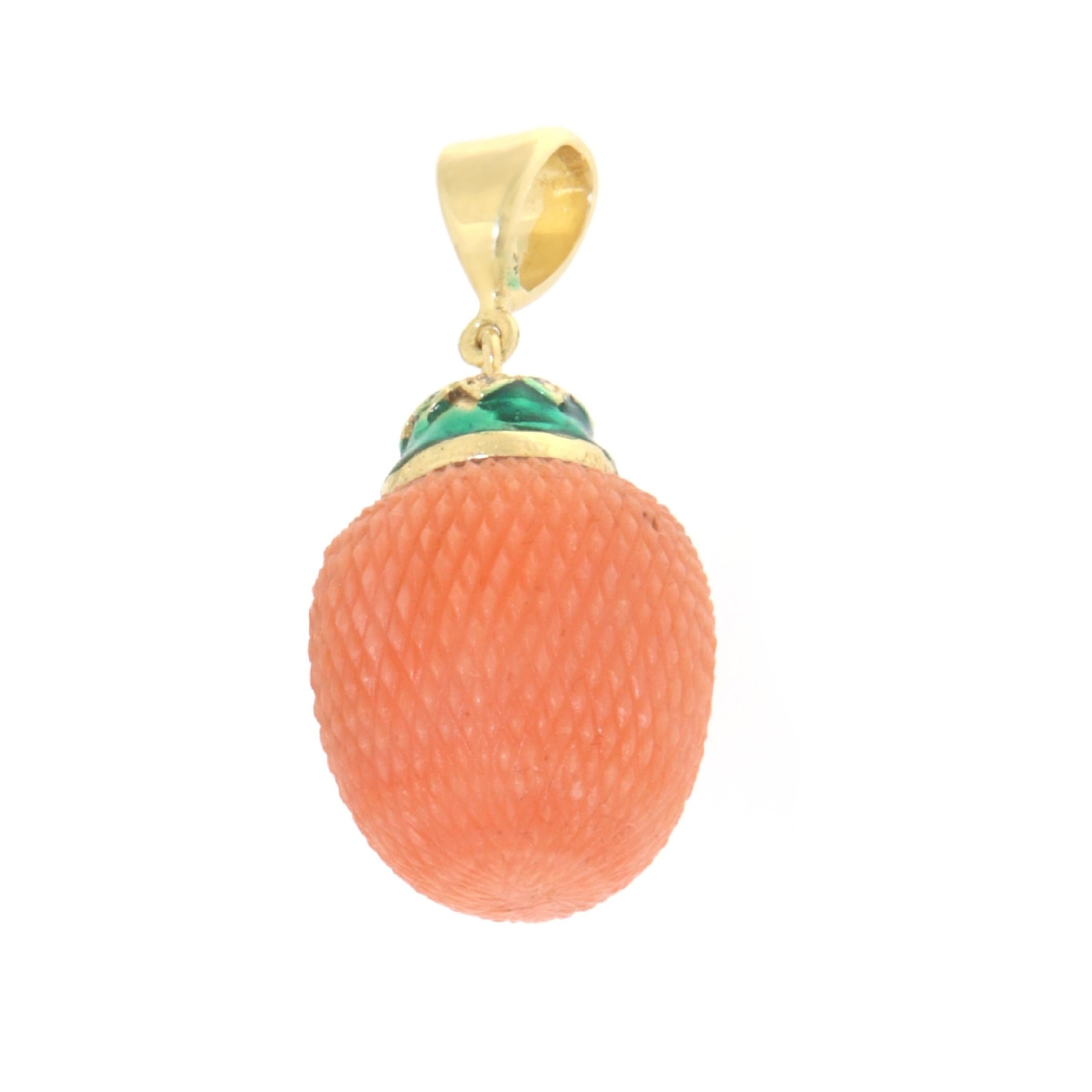 Mixed Cut Coral Diamonds 14 Karat Yellow Gold Pendant Necklace For Sale