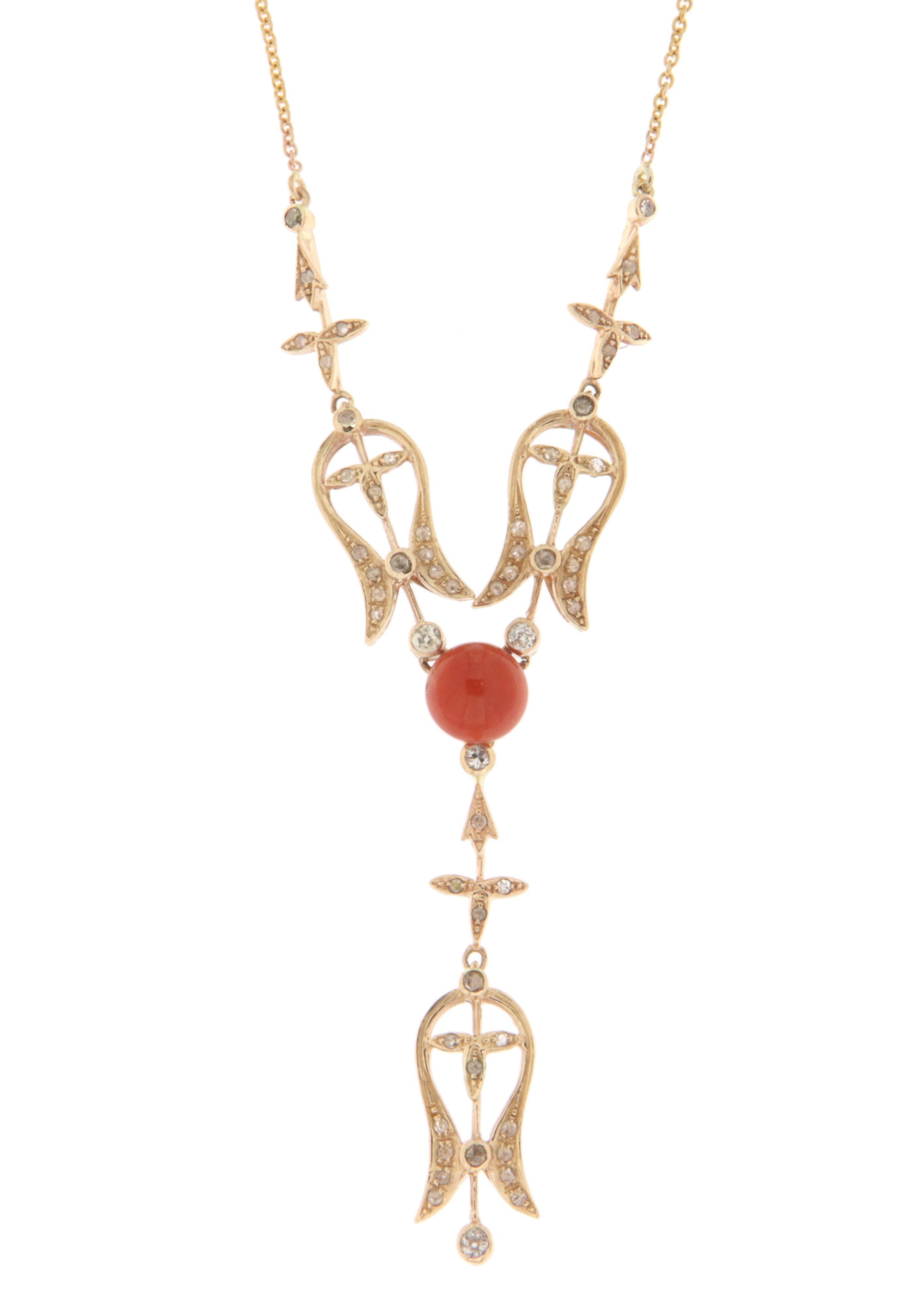 Collier à pendentif en or jaune 14 carats avec diamants et corail Neuf - En vente à Marcianise, IT
