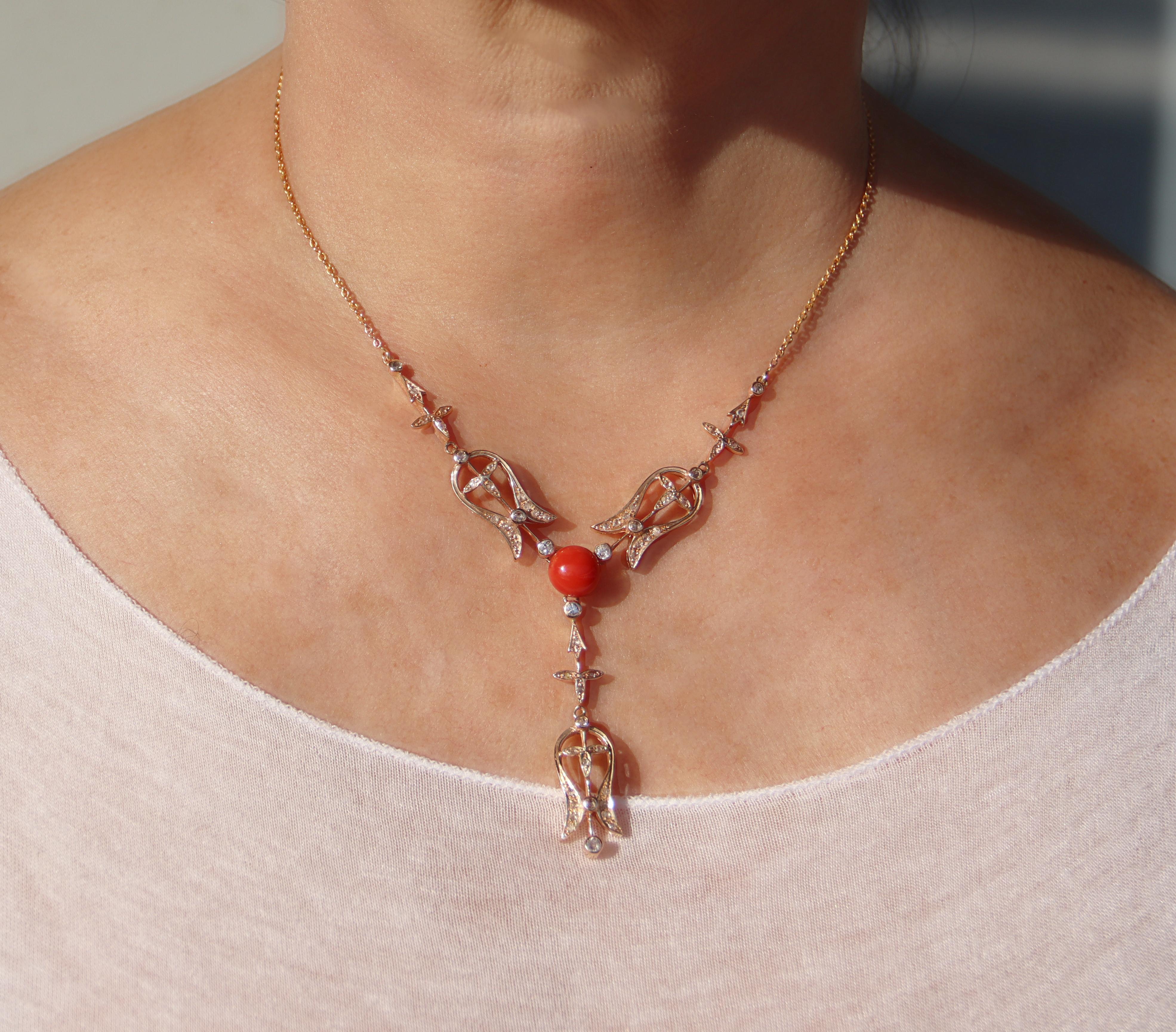 Collier à pendentif en or jaune 14 carats avec diamants et corail Pour femmes en vente