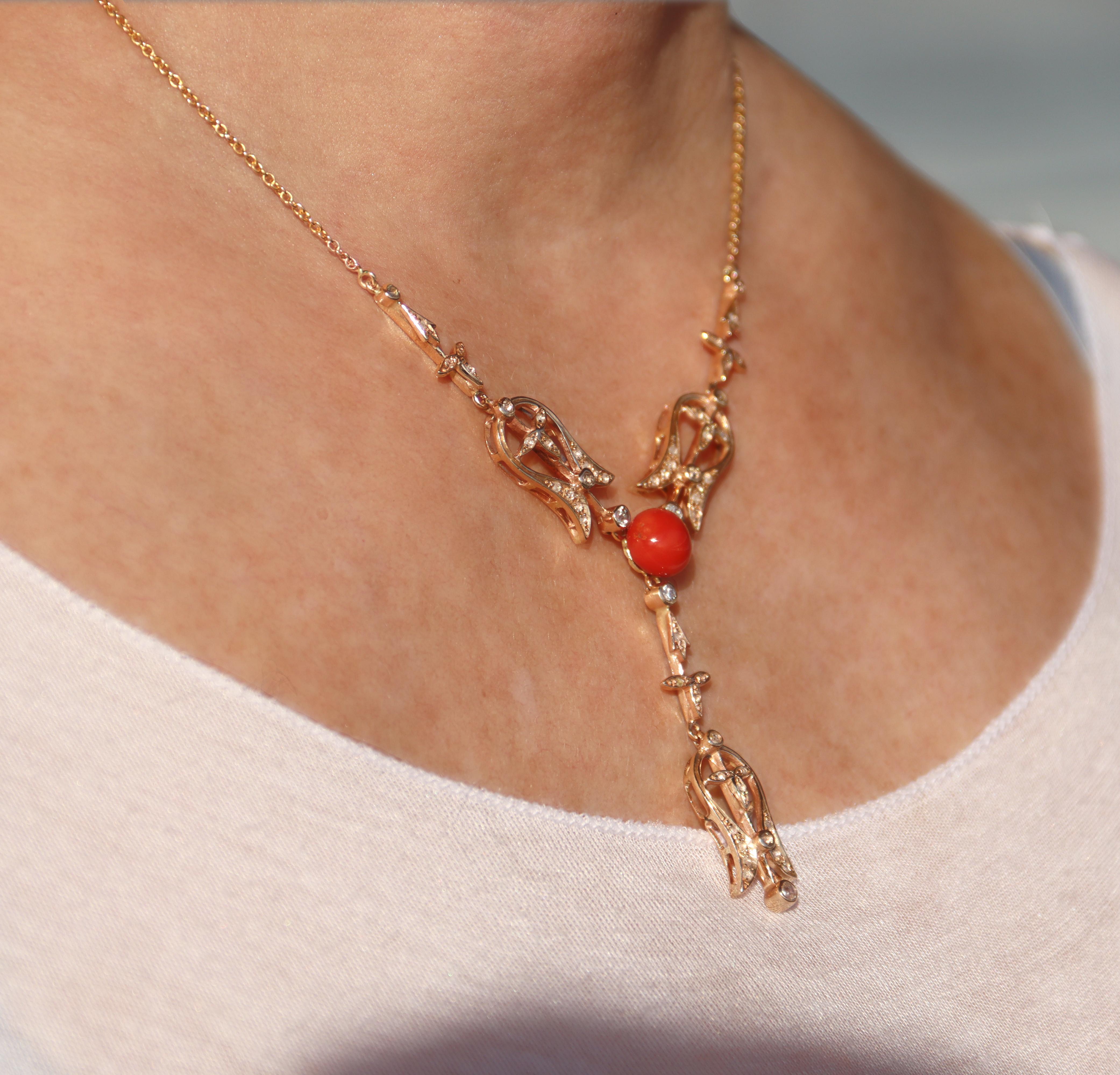 Collier à pendentif en or jaune 14 carats avec diamants et corail en vente 2