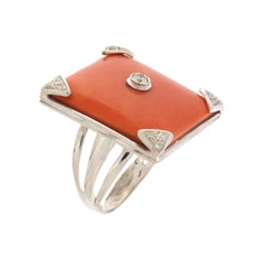 Bague cocktail en or blanc 18 carats avec corail et diamants
