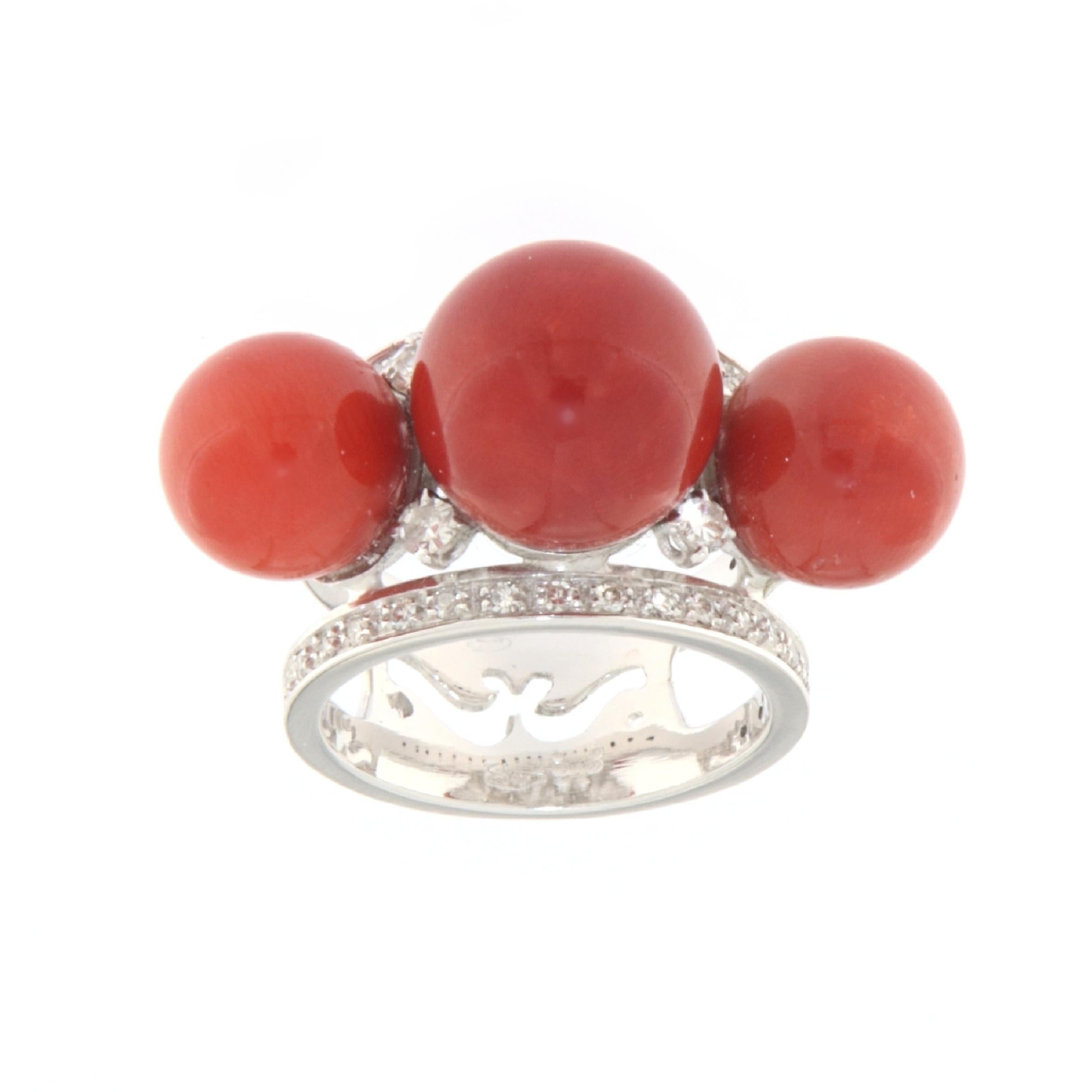 Coral Diamonds 18 Karat White Gold Cocktail Ring For Sale 1