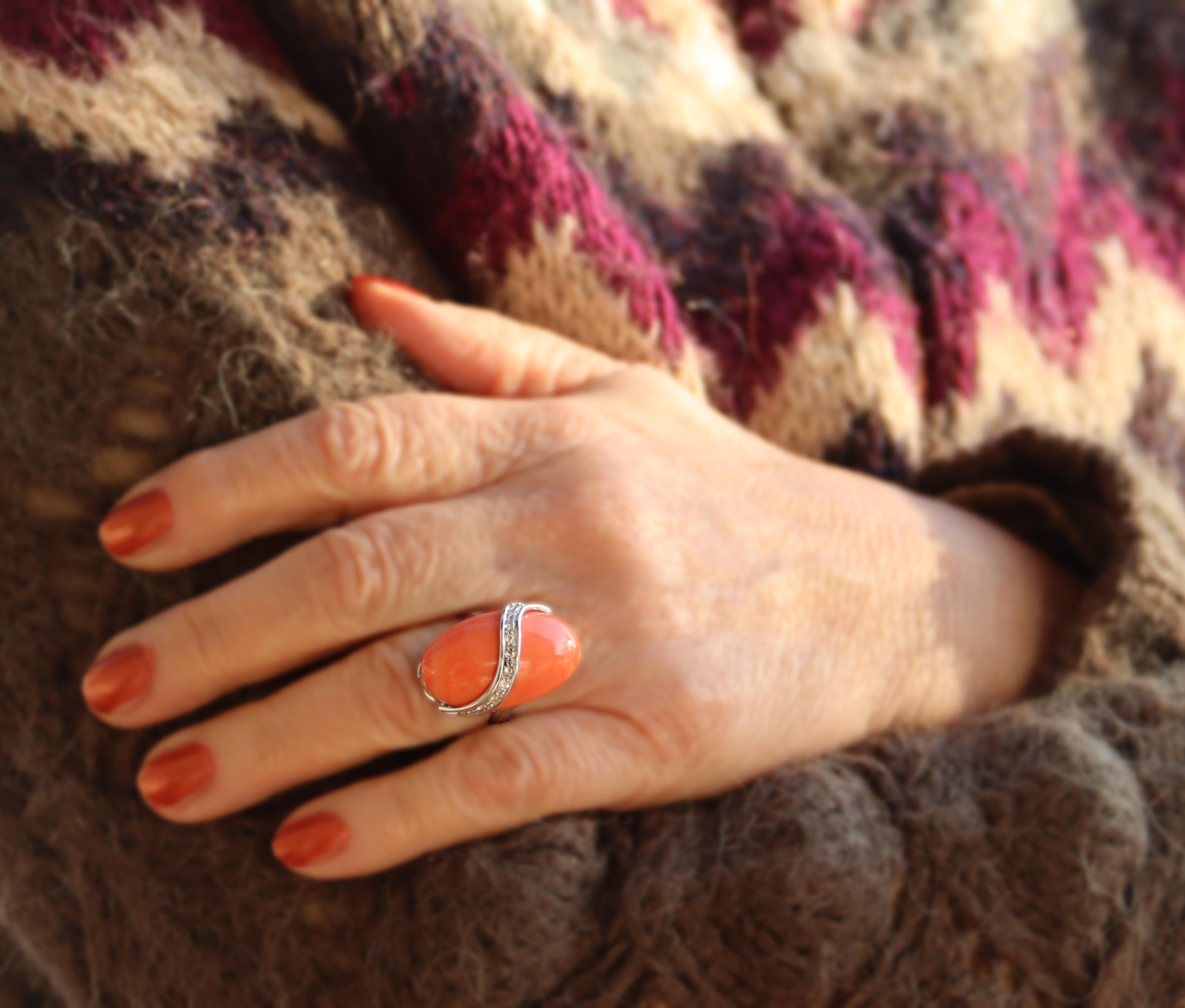 Coral Diamonds 18 Karat White Gold Cocktail Ring For Sale 2