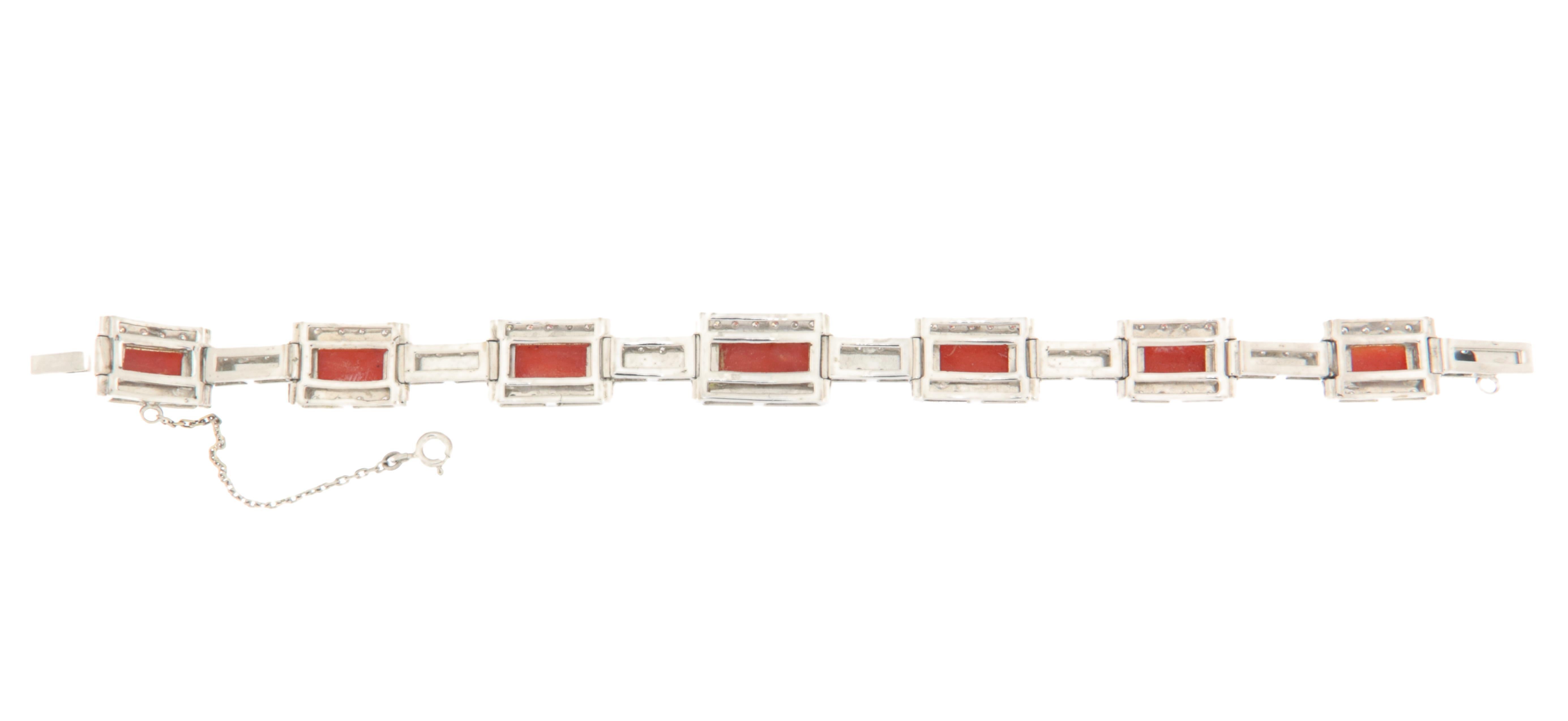 Coral Diamonds 18 Karat White Gold Cuff Bracelet In New Condition For Sale In Marcianise, IT