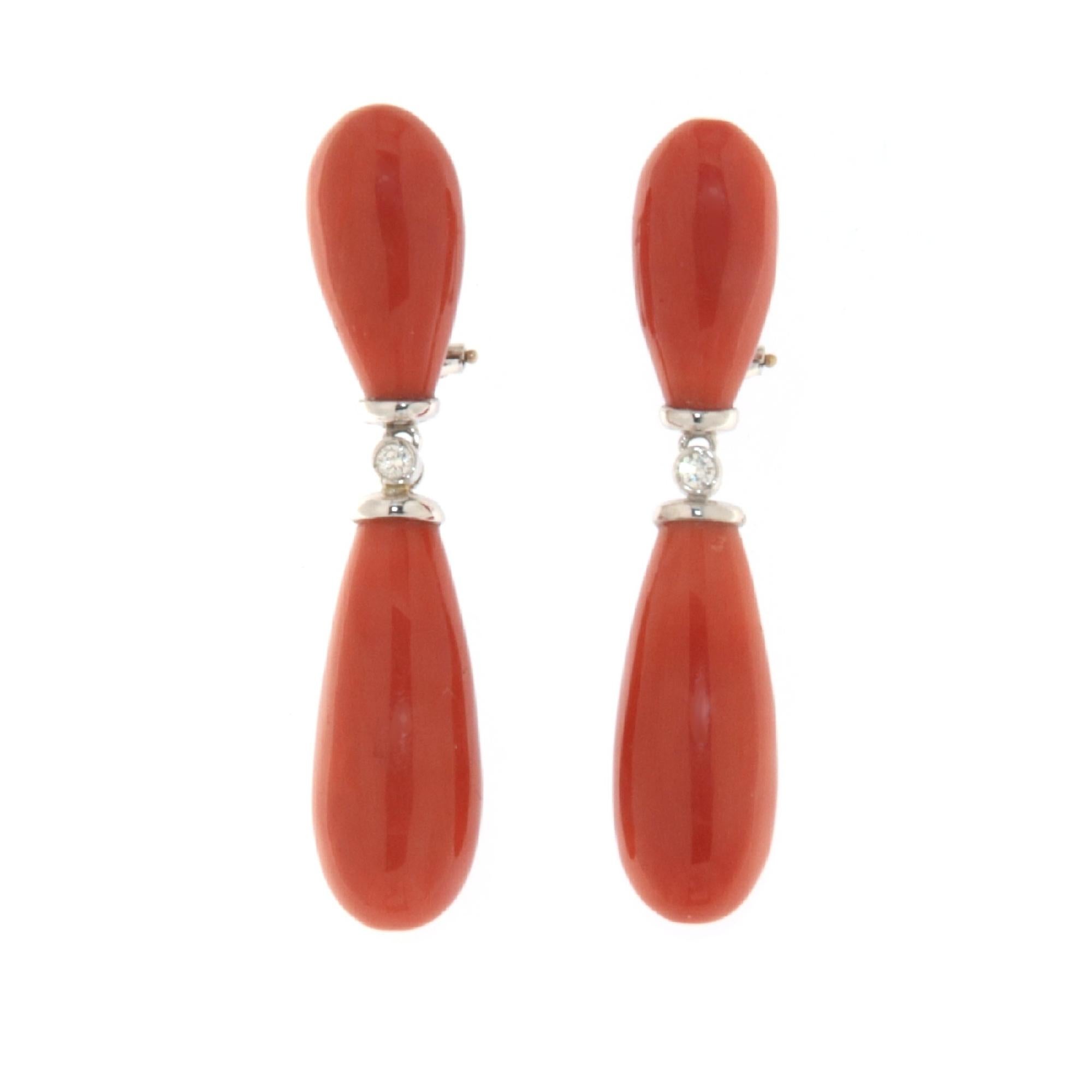 Boucles d'oreilles pendantes en or blanc 18 carats avec corail et diamants Pour femmes en vente