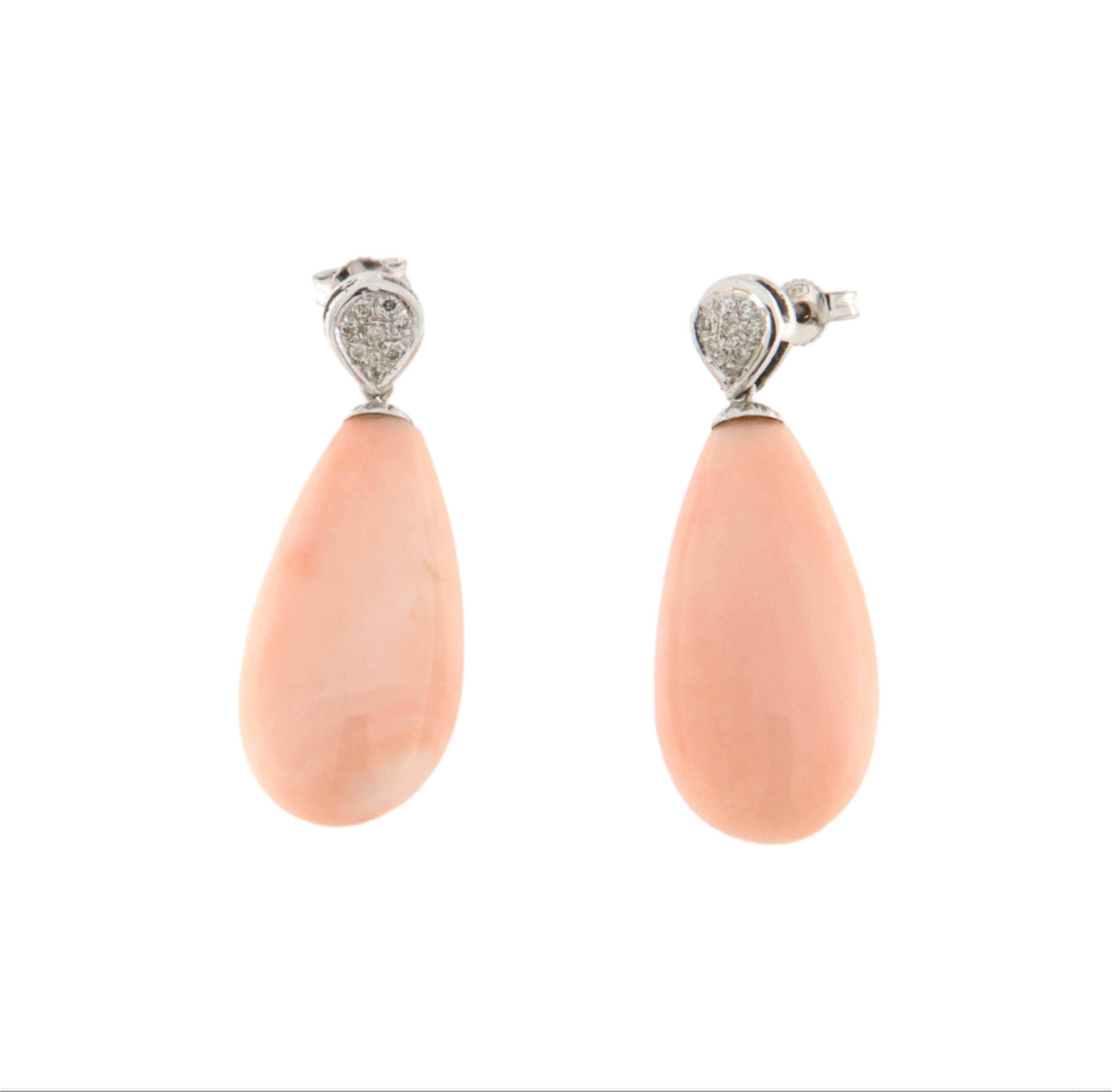 Boucles d'oreilles pendantes en or blanc 18 carats avec corail et diamants Pour femmes en vente