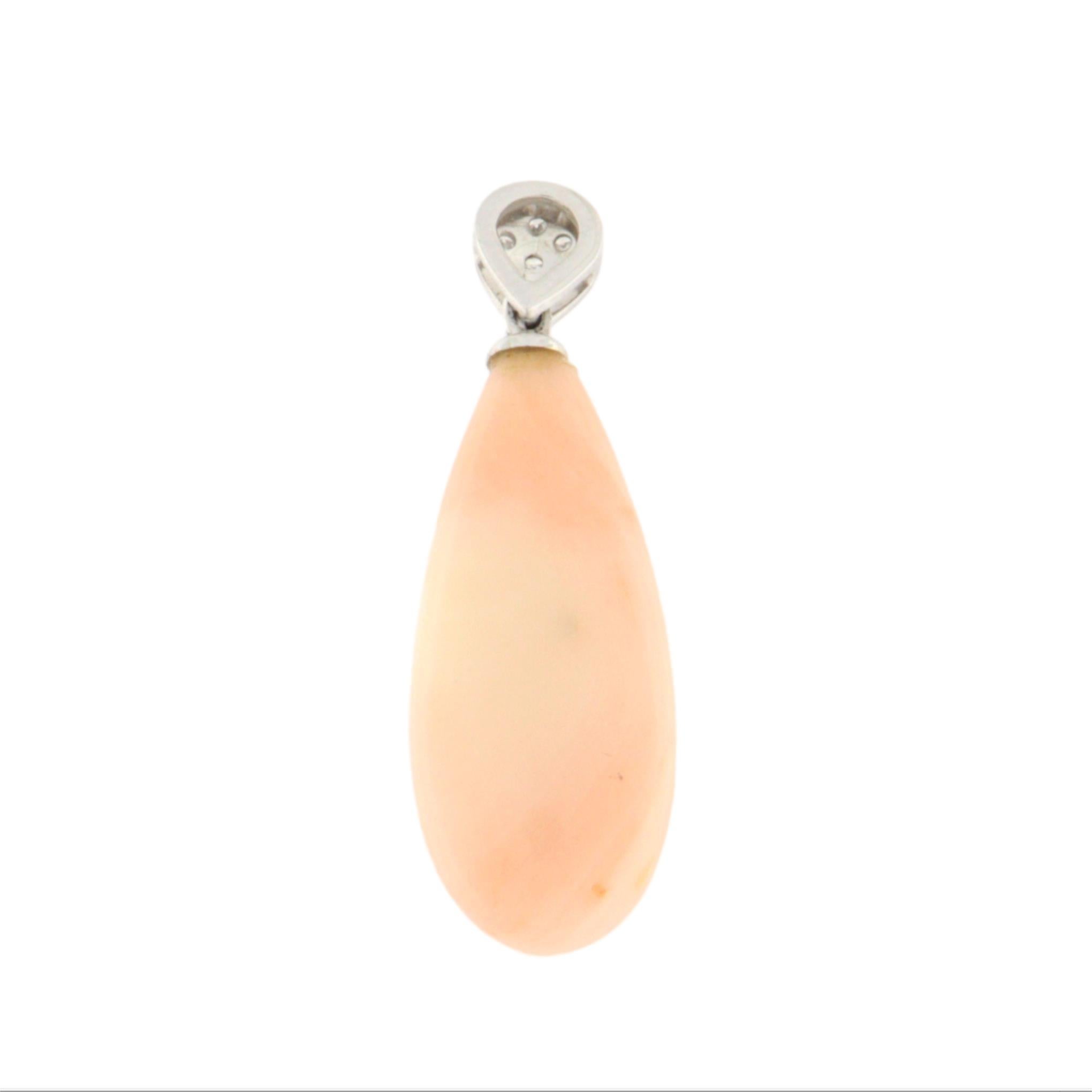 Brilliant Cut Coral Diamonds 18 Karat White Gold Pendant Necklace For Sale