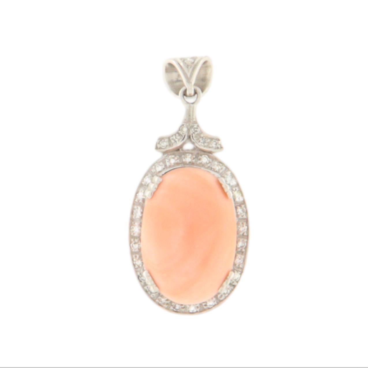 Coral Diamonds 18 Karat White Gold Pendant Necklace In New Condition For Sale In Marcianise, IT