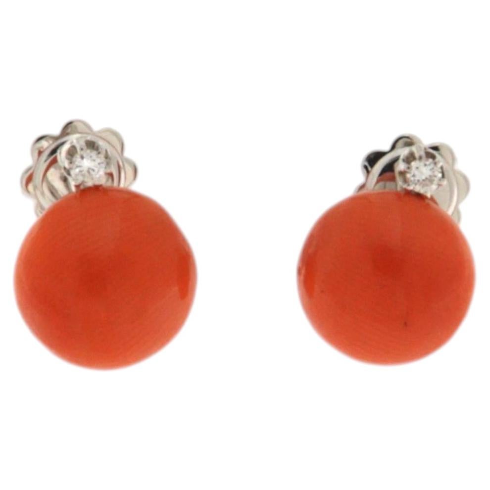 Contemporary 18K White Gold Coral Diamond Prong Setting Stud Earrings