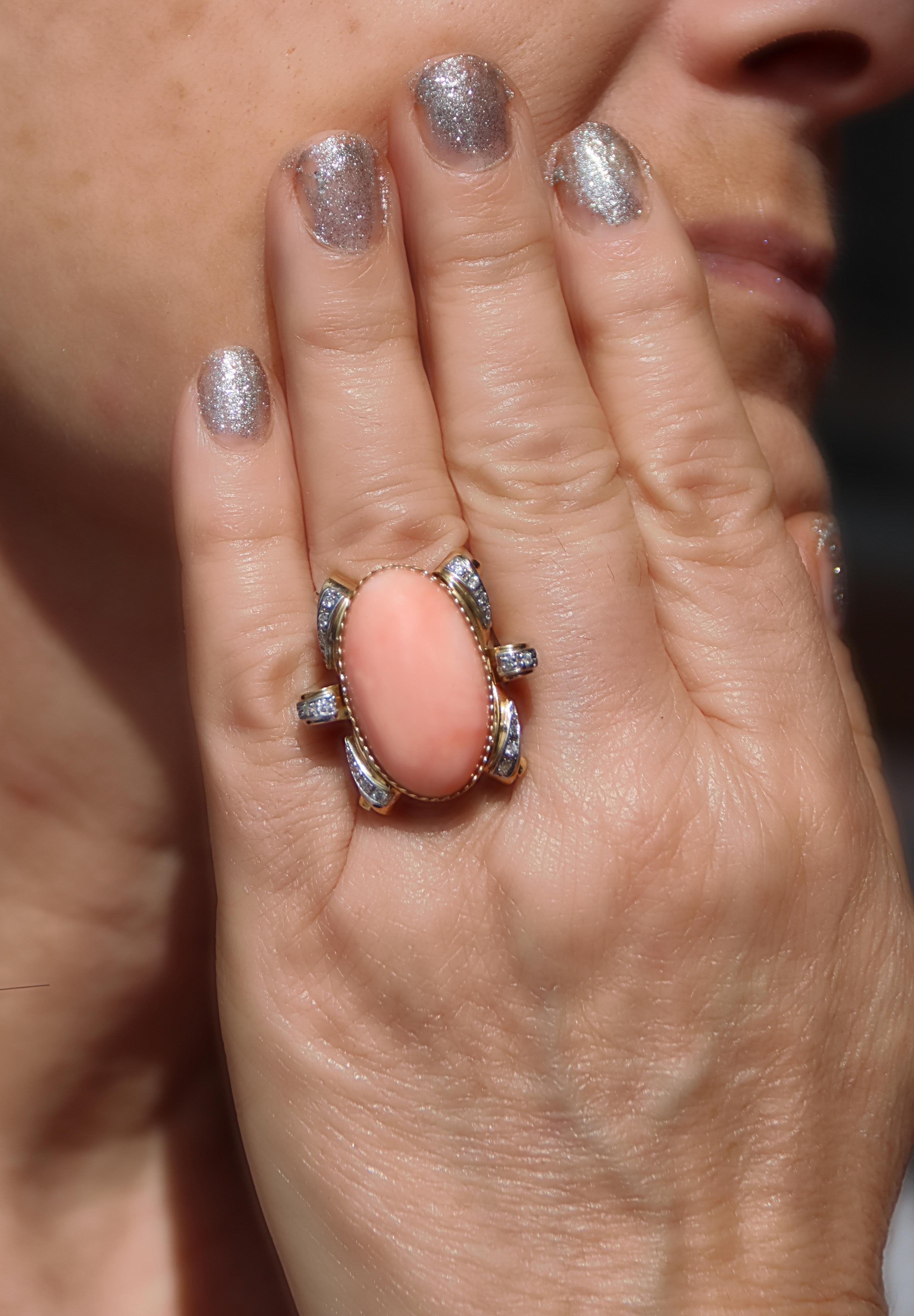 Bague cocktail en or jaune et blanc 18 carats avec diamants en vente 4
