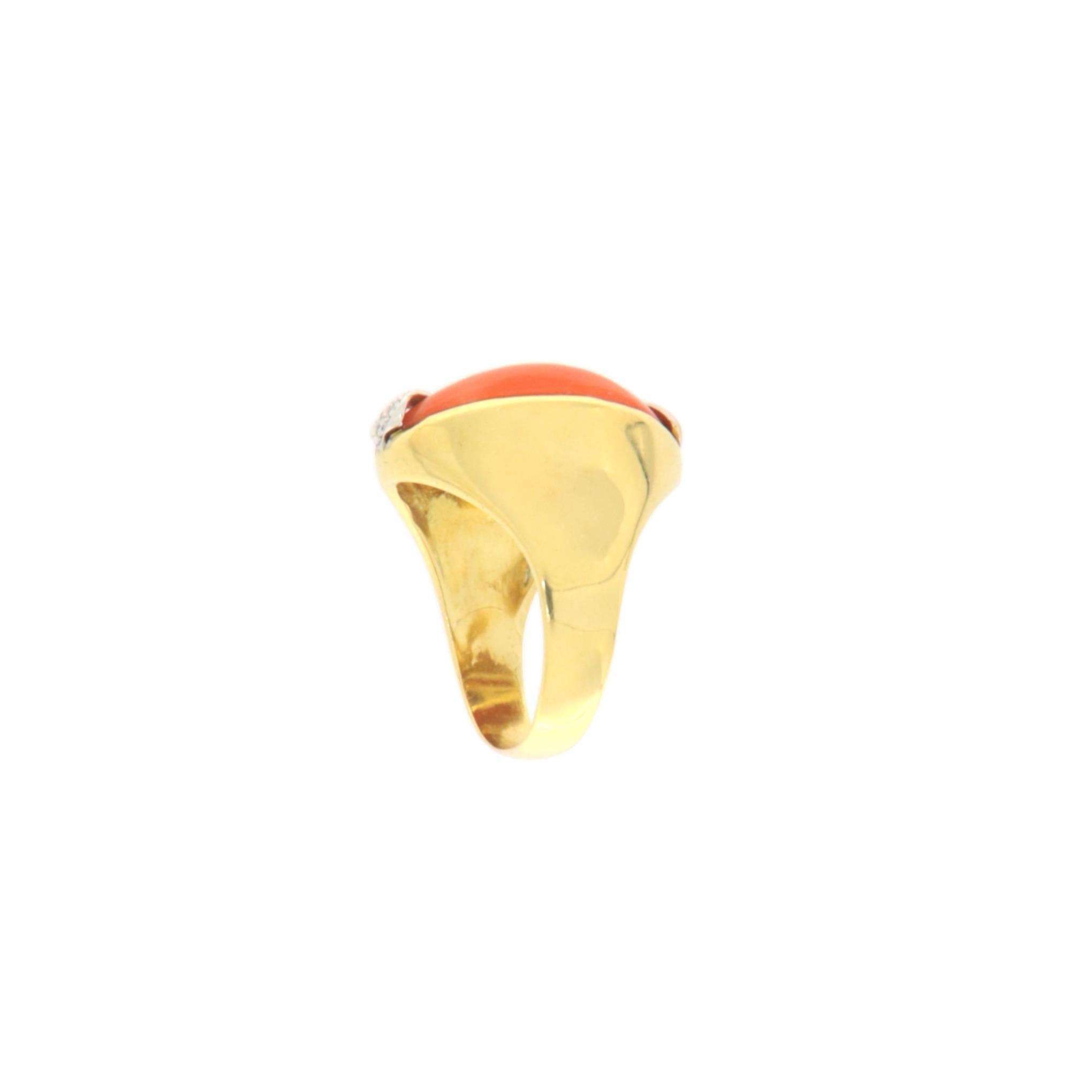 Taille brillant Bague cocktail en or jaune et blanc 18 carats avec diamants en vente