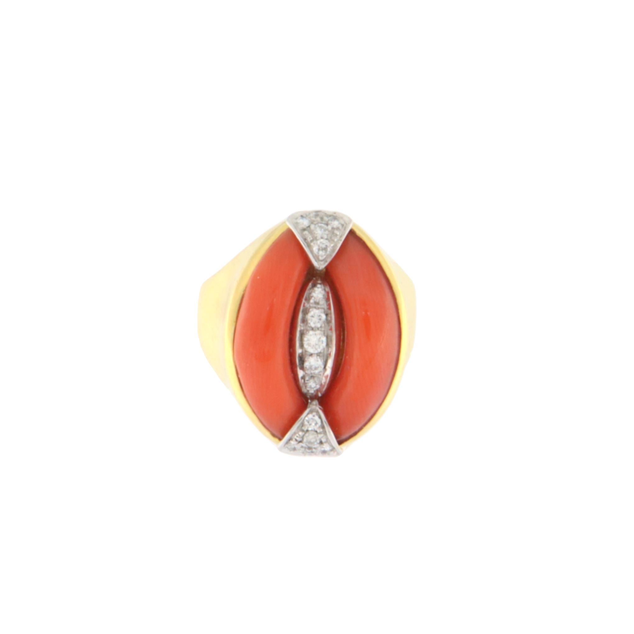 Bague cocktail en or jaune et blanc 18 carats avec diamants Pour femmes en vente