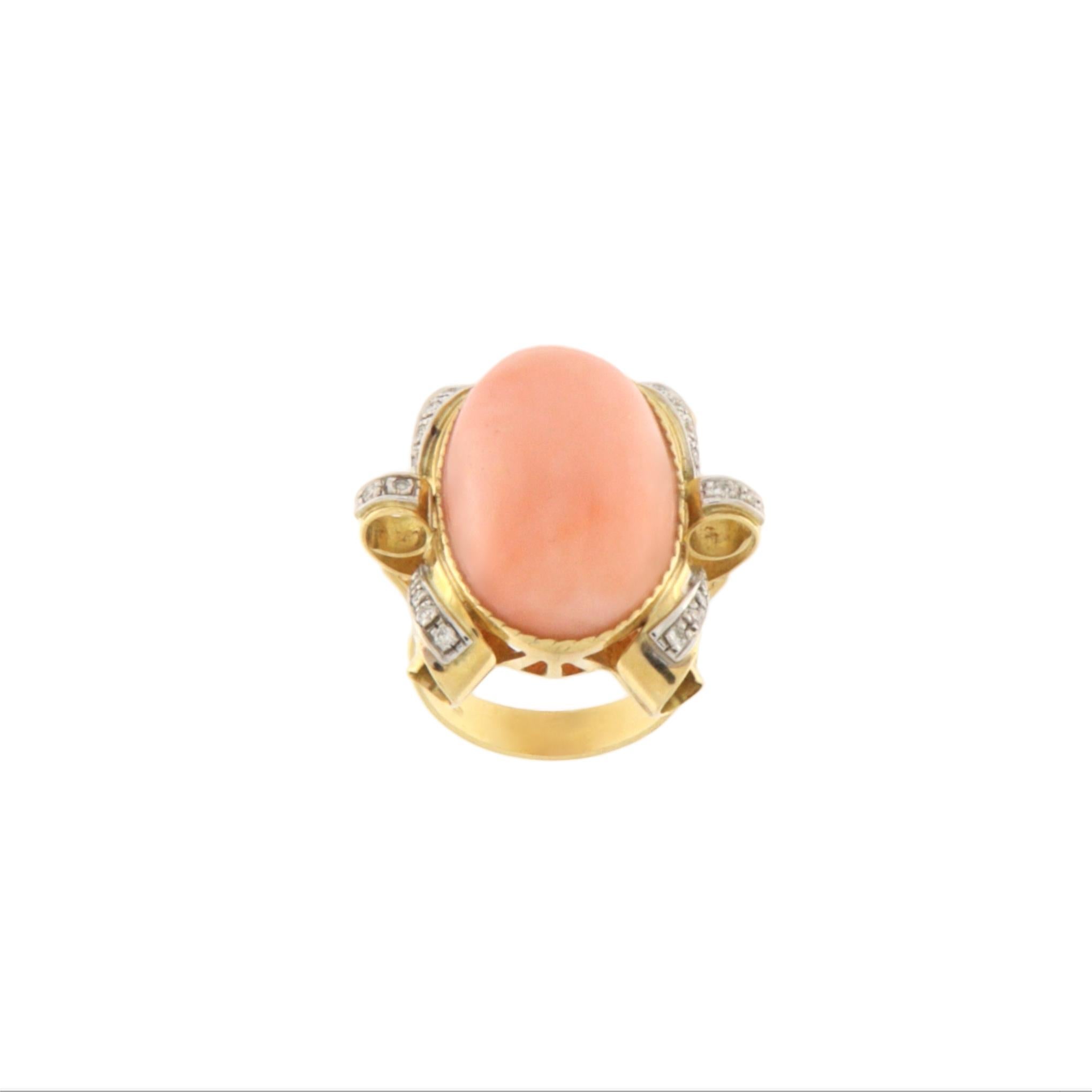 Bague cocktail en or jaune et blanc 18 carats avec diamants Pour femmes en vente
